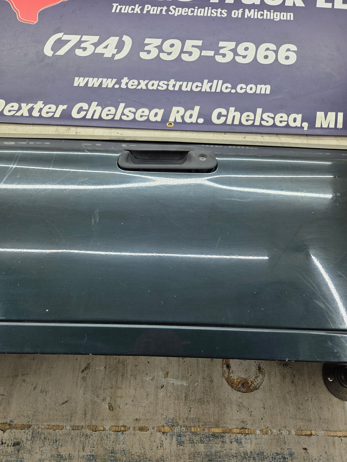 1997-2003 F150 / 1999-2007 Ford F250 F350 F450 F550 Super Duty Tailgate