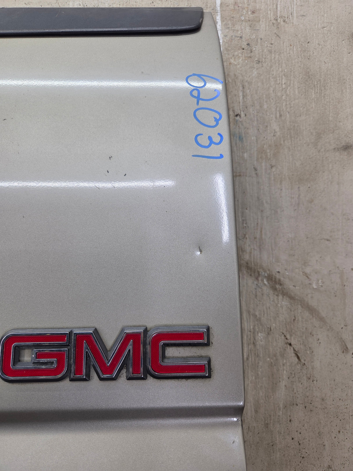 1999-2007 Chevrolet Silverado / GMC Sierra 1500 2500 3500 Tailgate