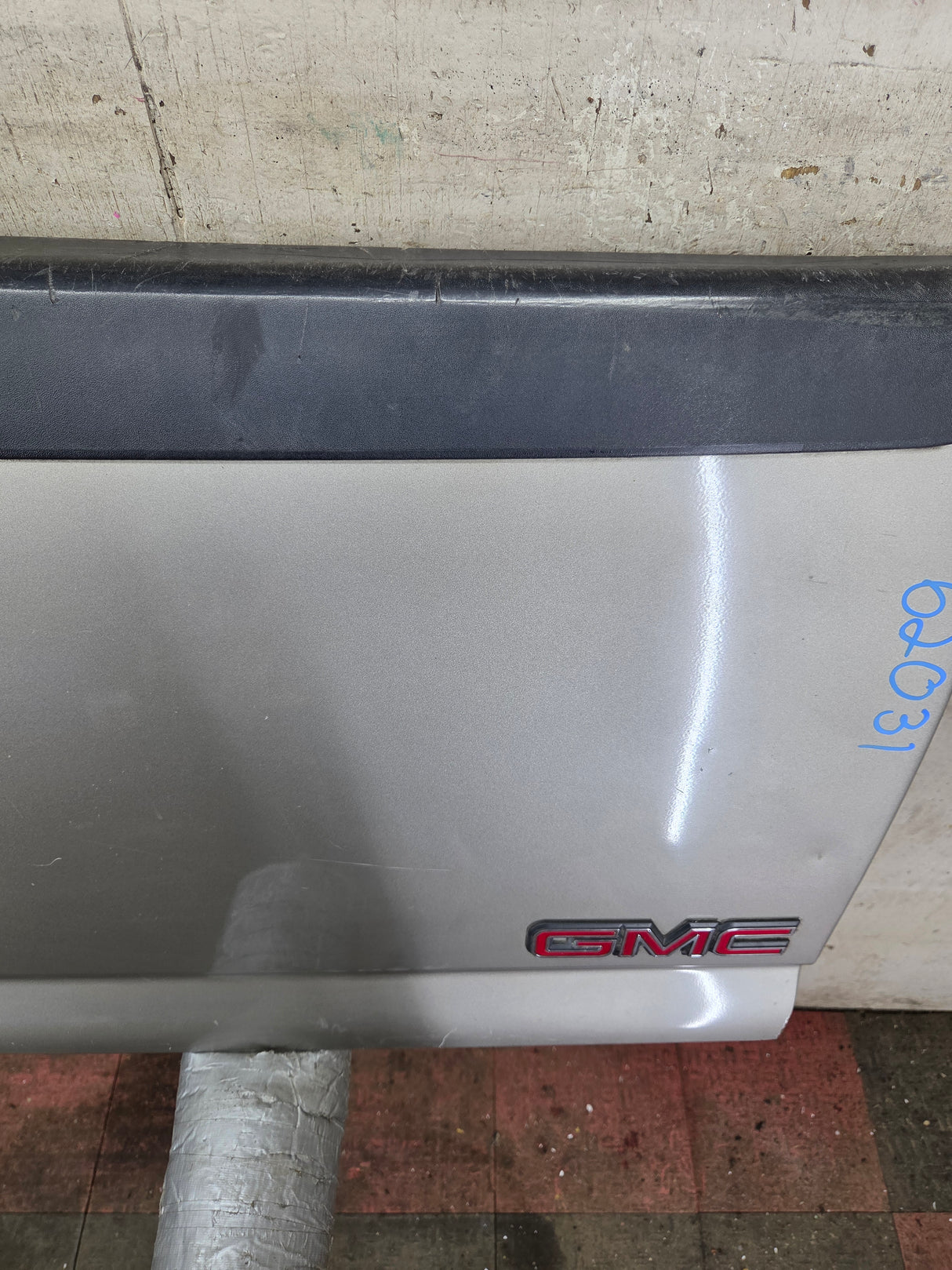 1999-2007 Chevrolet Silverado / GMC Sierra 1500 2500 3500 Tailgate