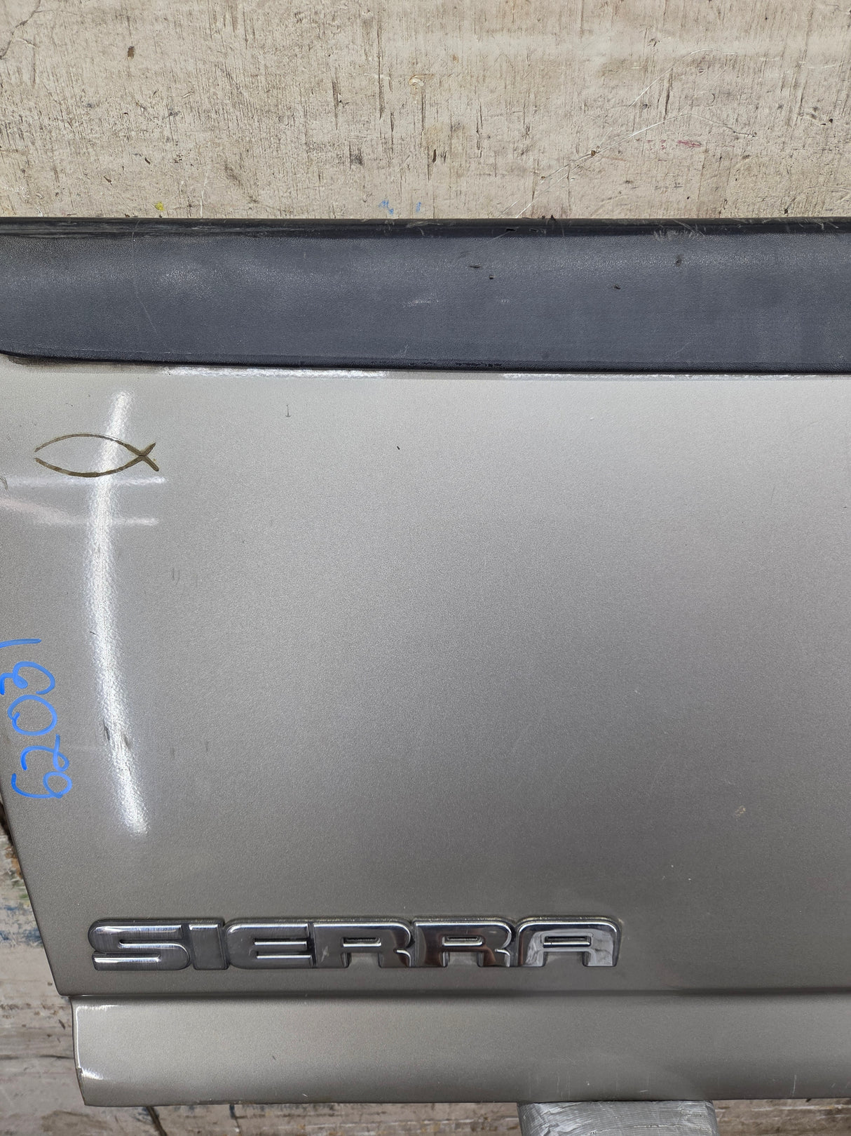1999-2007 Chevrolet Silverado / GMC Sierra 1500 2500 3500 Tailgate