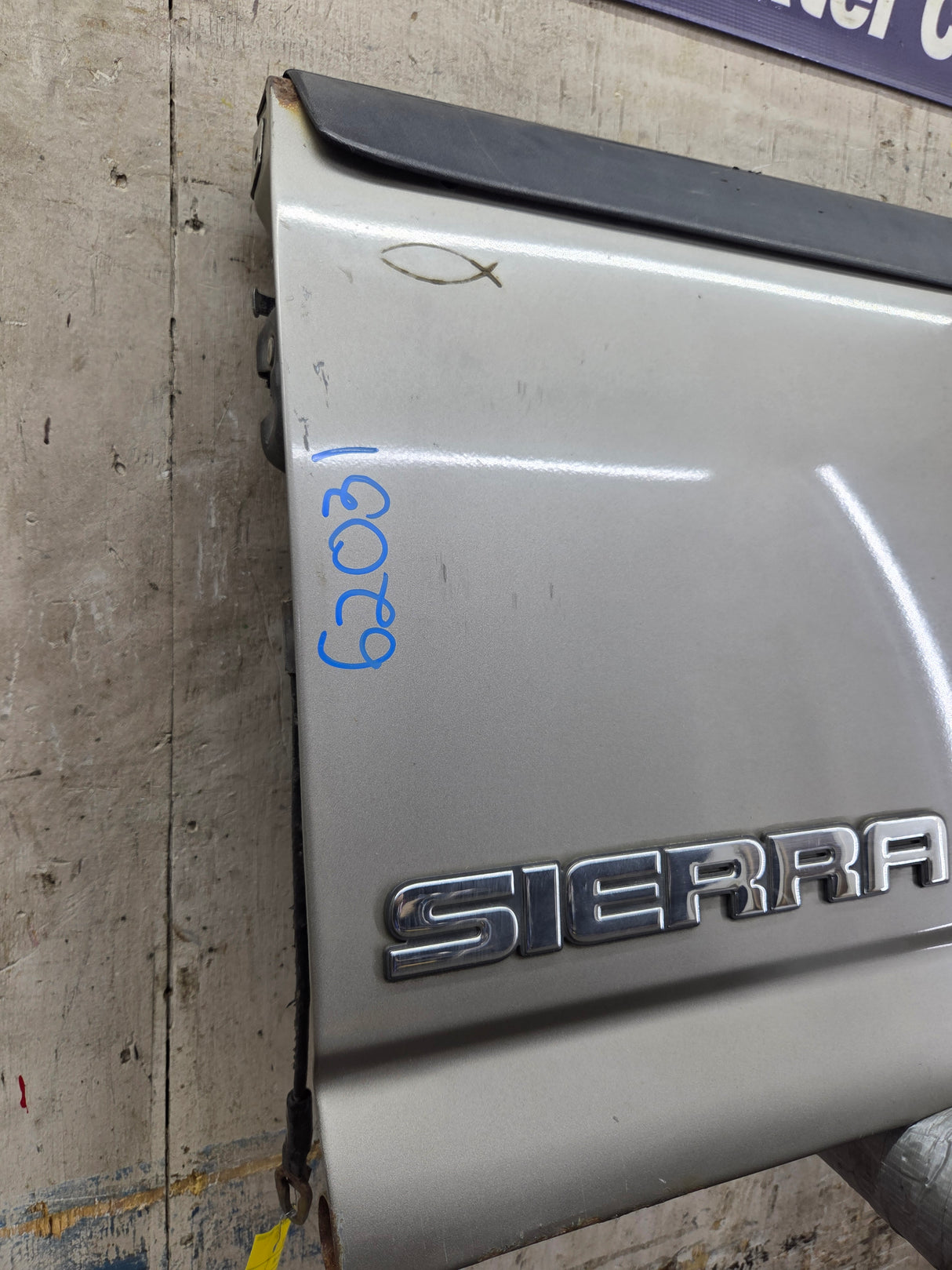 1999-2007 Chevrolet Silverado / GMC Sierra 1500 2500 3500 Tailgate