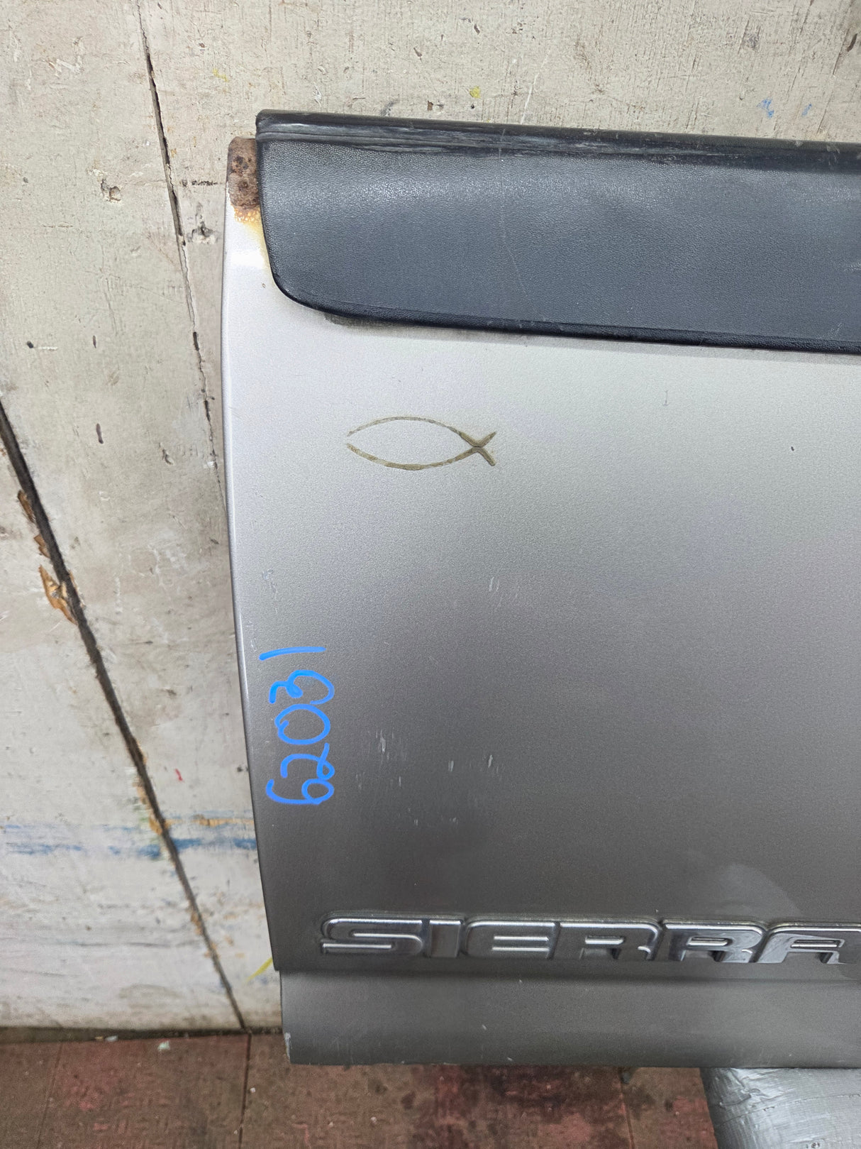 1999-2007 Chevrolet Silverado / GMC Sierra 1500 2500 3500 Tailgate