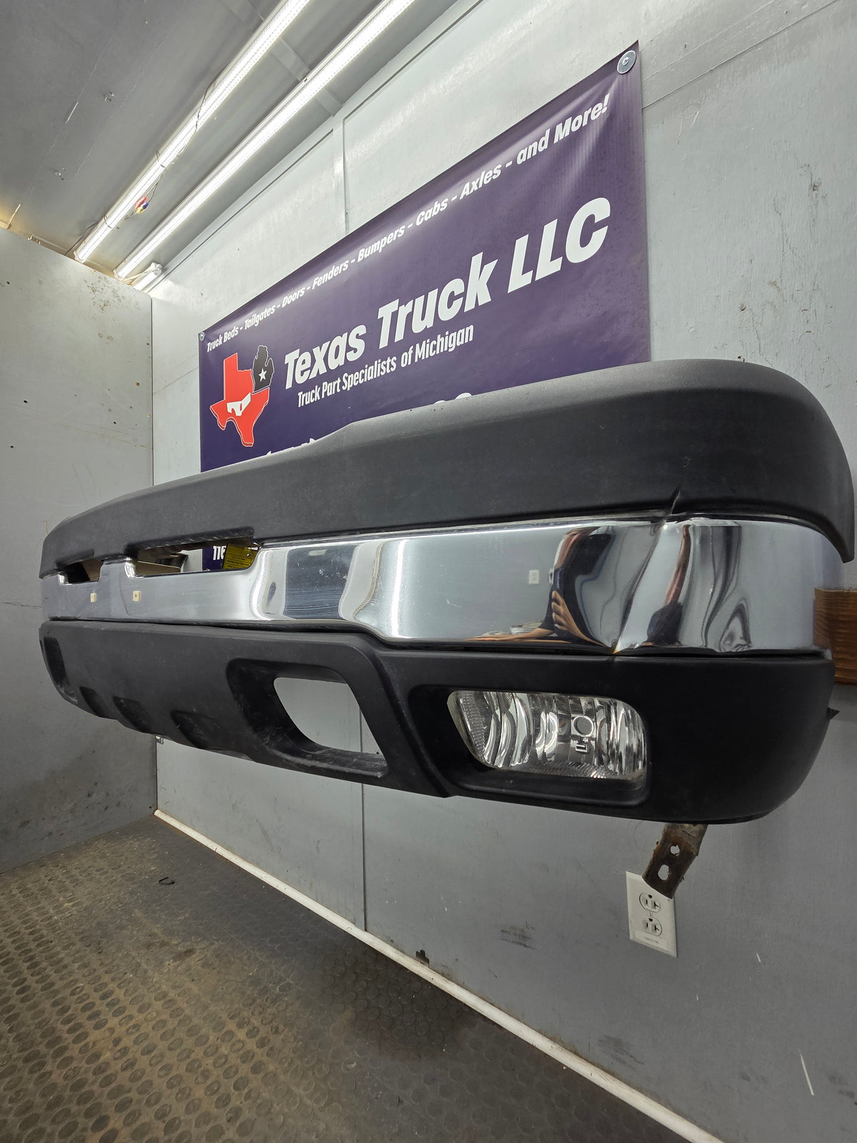 2003-2007 Chevrolet Silverado 2500HD 3500HD 'Cateye' Front Bumper