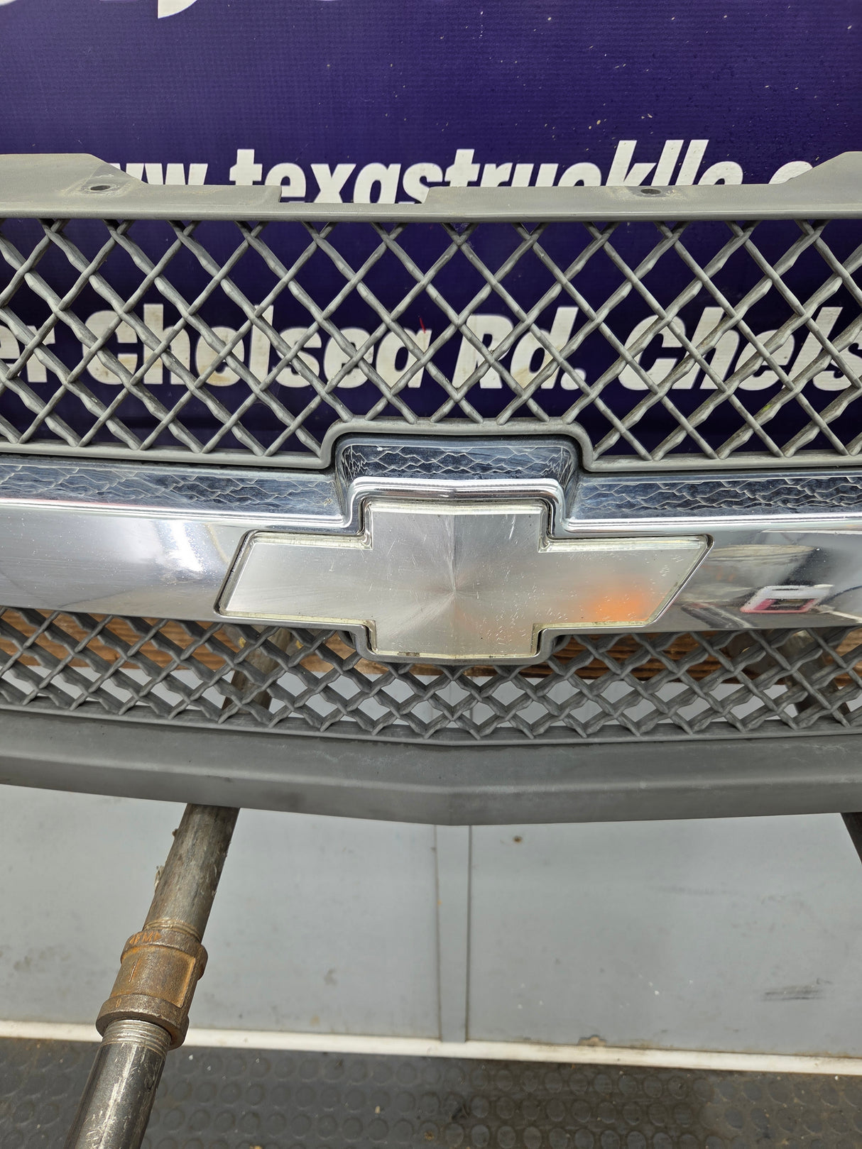 2003-2006 Chevrolet Silverado 1500 2500 3500 'Cateye' HD Grill OEM - Chrome