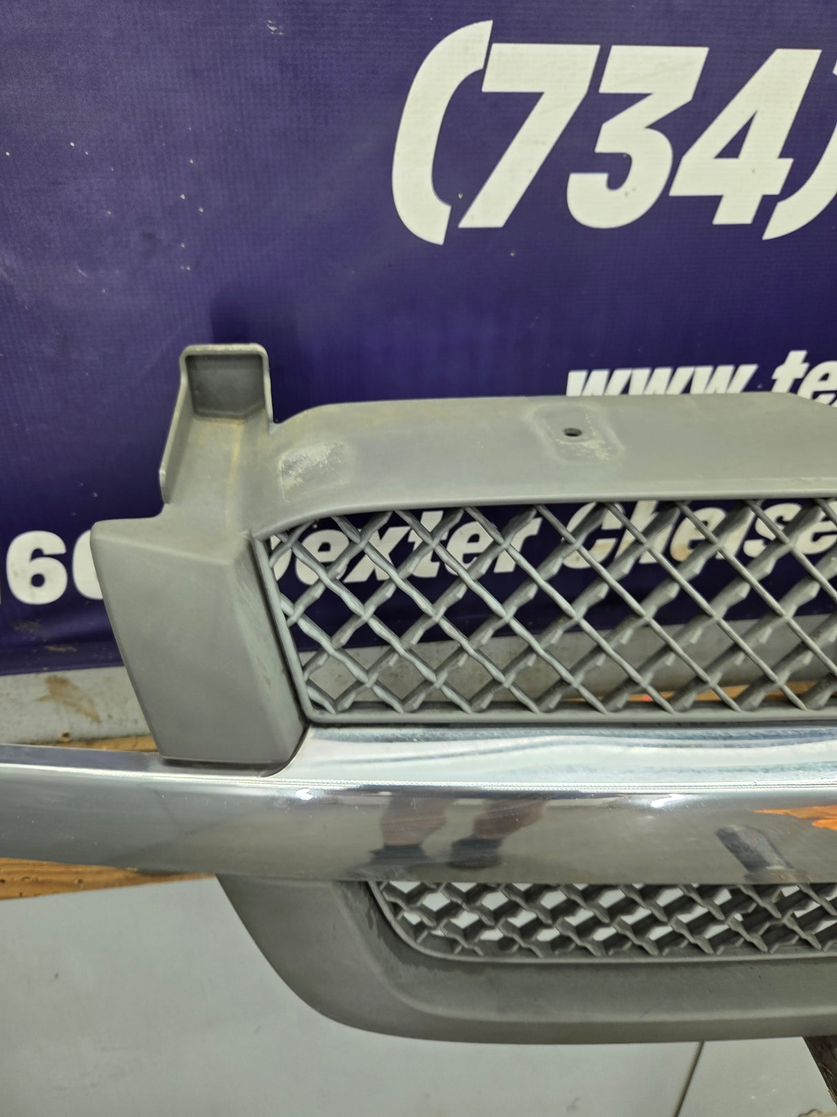 2003-2006 Chevrolet Silverado 1500 2500 3500 'Cateye' HD Grill OEM - Chrome