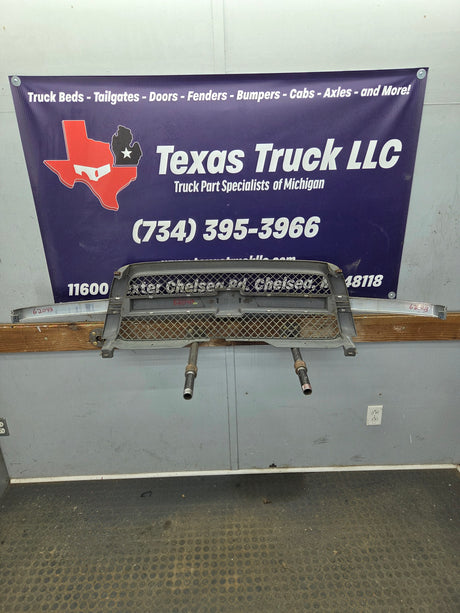 2003-2006 Chevrolet Silverado 1500 2500 3500 'Cateye' HD Grill OEM - Chrome