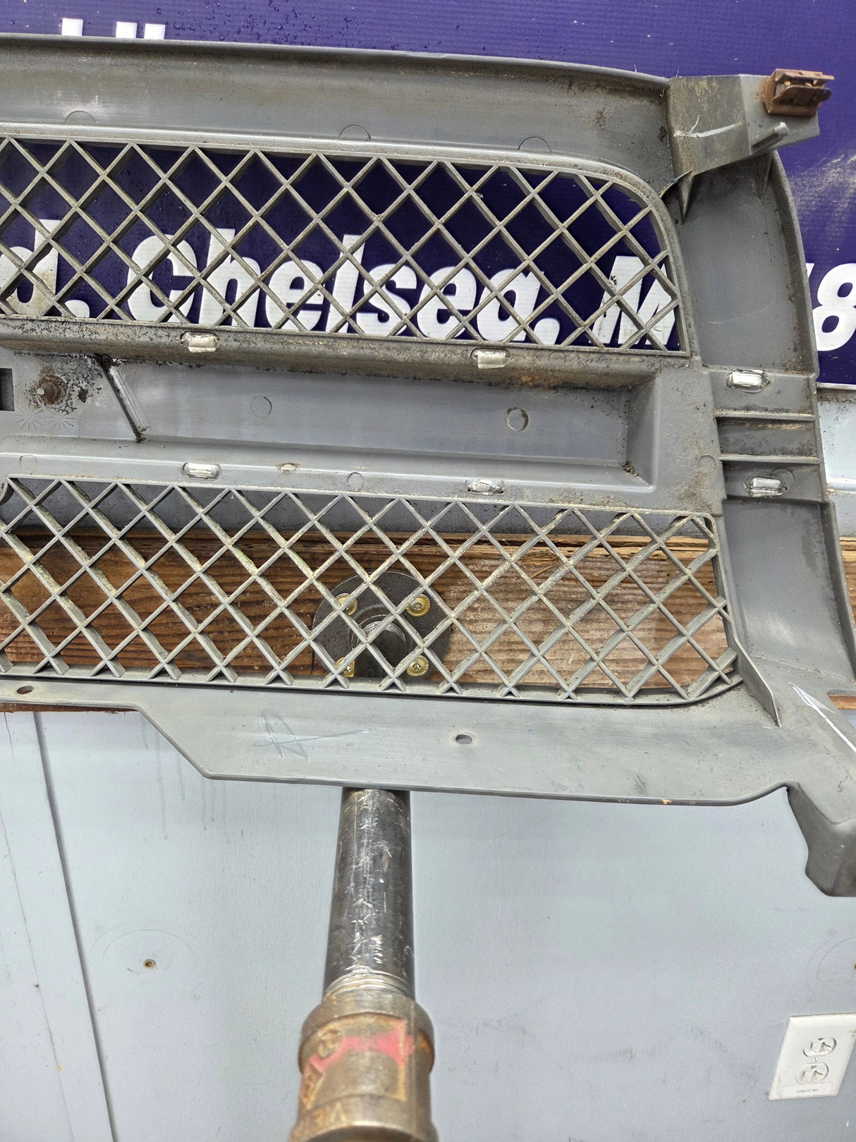 2003-2006 Chevrolet Silverado 1500 2500 3500 'Cateye' HD Grill OEM - Chrome