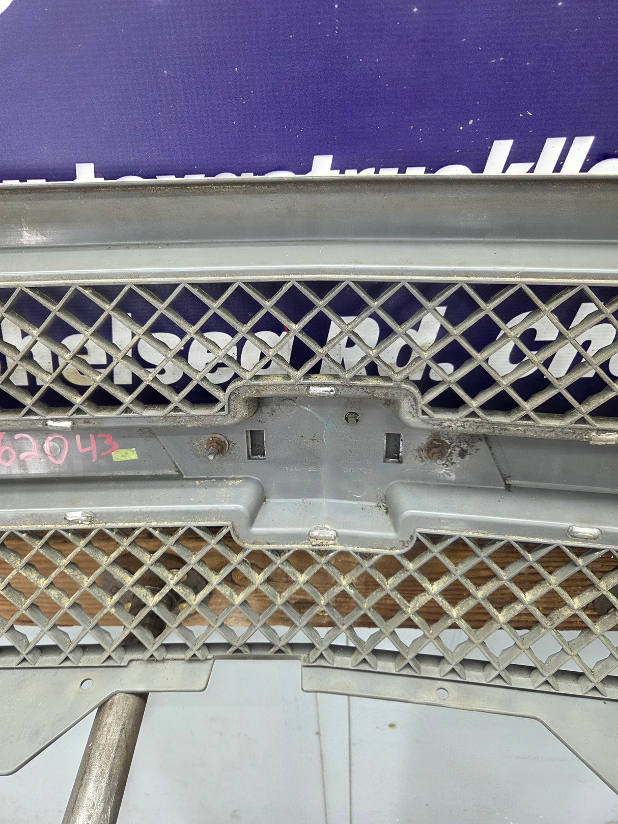 2003-2006 Chevrolet Silverado 1500 2500 3500 'Cateye' HD Grill OEM - Chrome