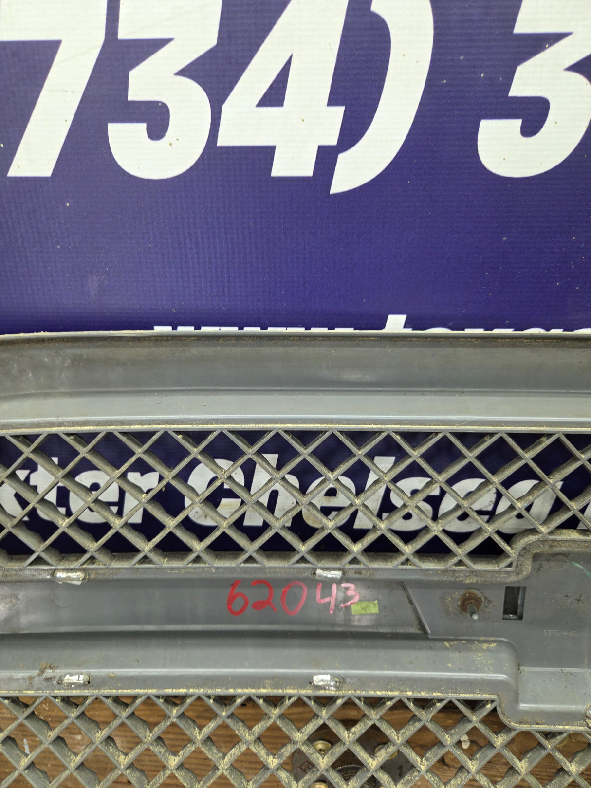 2003-2006 Chevrolet Silverado 1500 2500 3500 'Cateye' HD Grill OEM - Chrome