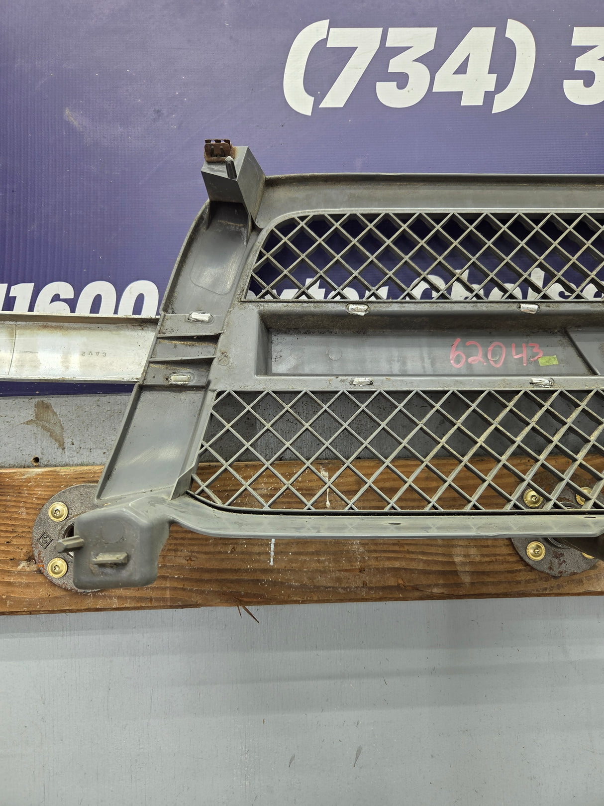 2003-2006 Chevrolet Silverado 1500 2500 3500 'Cateye' HD Grill OEM - Chrome