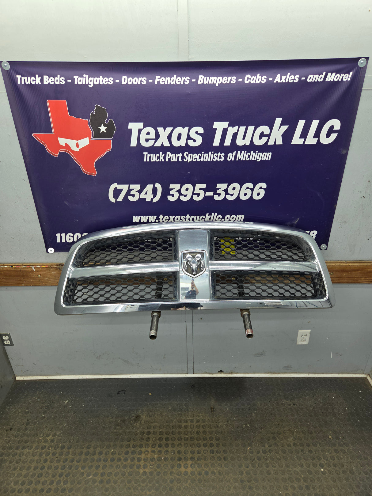 2009-2011 Dodge Ram 1500 Chrome Grill Surround