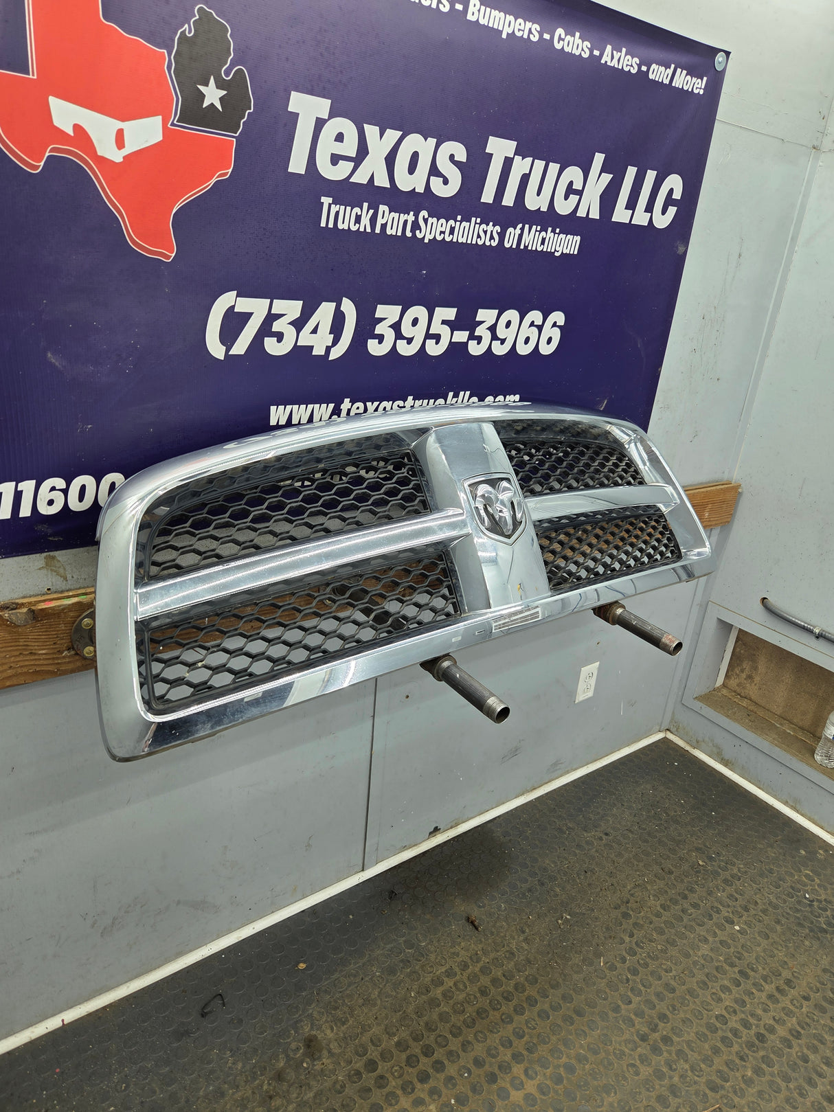 2009-2011 Dodge Ram 1500 Chrome Grill Surround