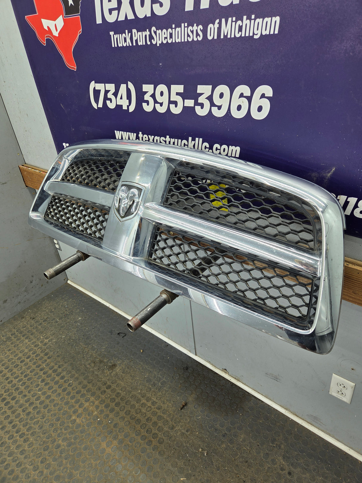 2009-2011 Dodge Ram 1500 Chrome Grill Surround
