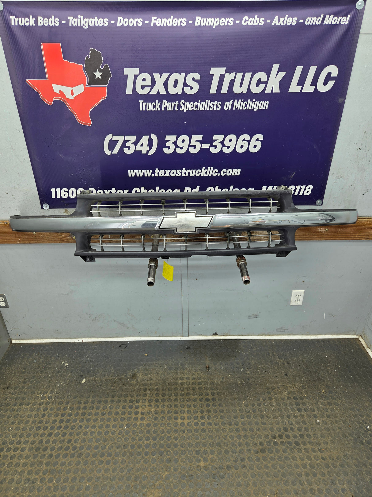 1999-2002 Chevrolet Silverado 1500 2500 3500 Grill OEM