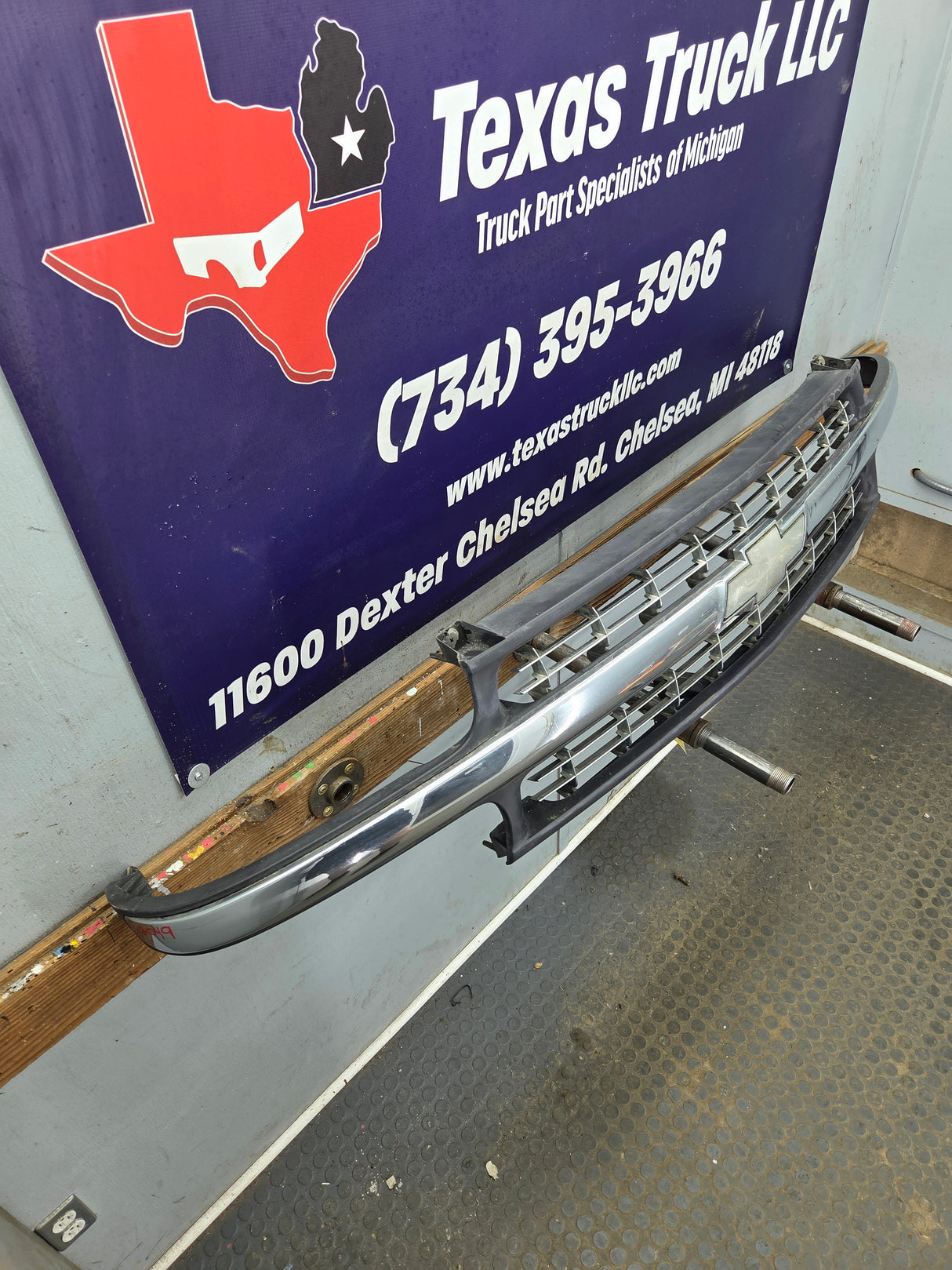 1999-2002 Chevrolet Silverado 1500 2500 3500 Grill OEM