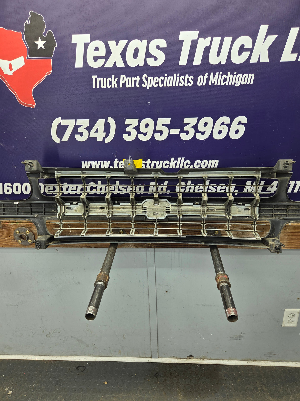 1999-2002 Chevrolet Silverado 1500 2500 3500 Grill OEM