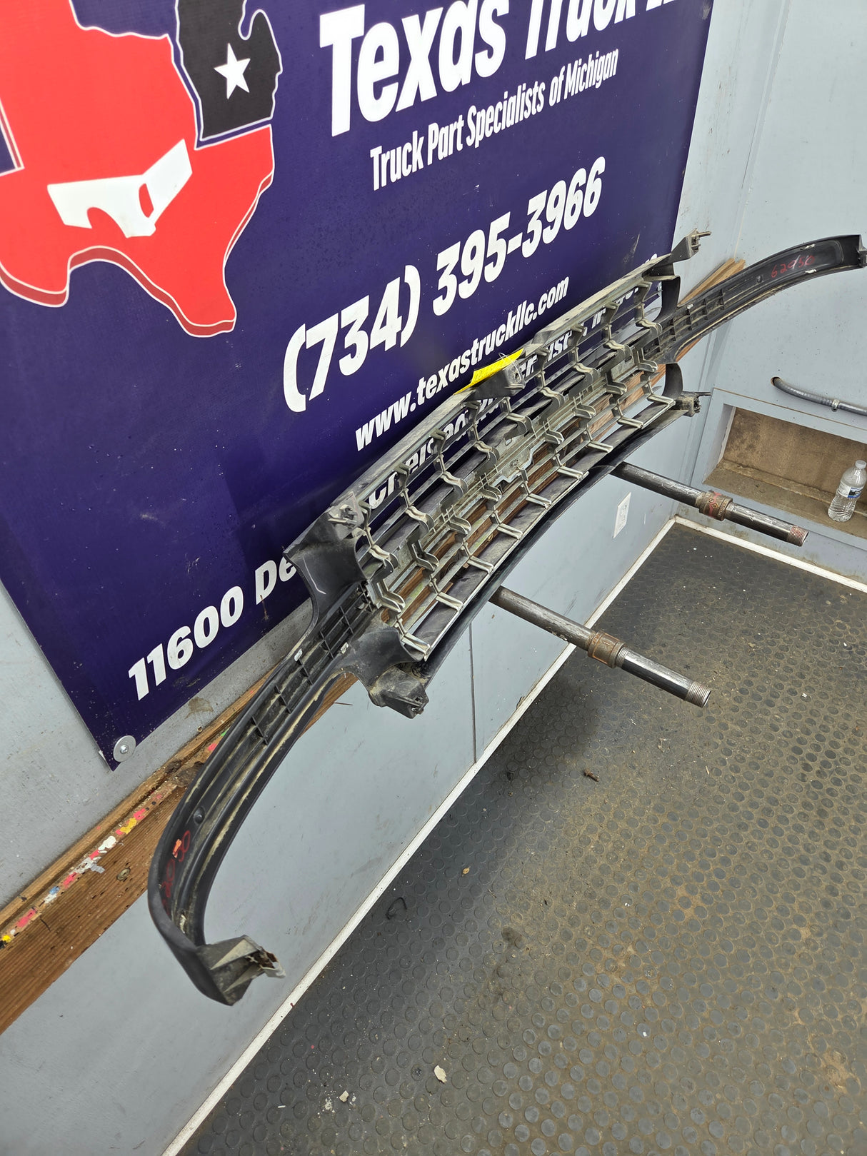1999-2002 Chevrolet Silverado 1500 2500 3500 Grill OEM