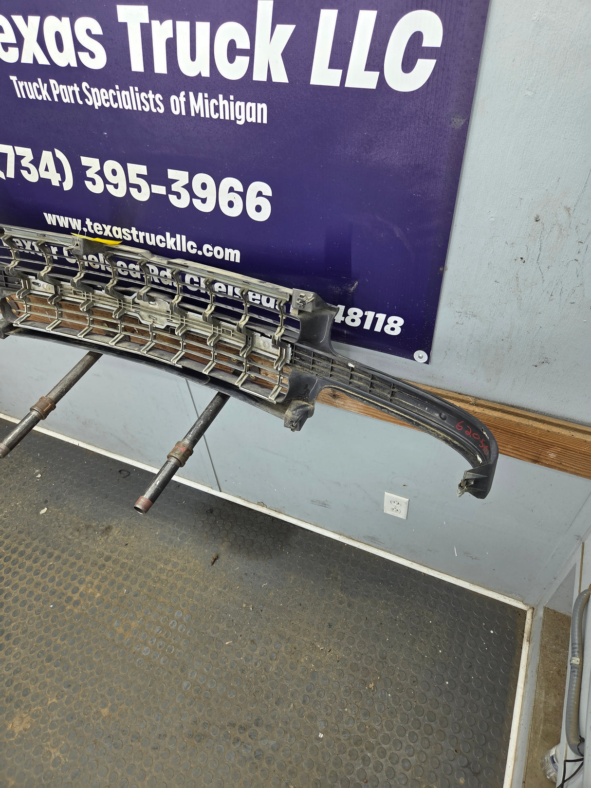 1999-2002 Chevrolet Silverado 1500 2500 3500 Grill OEM