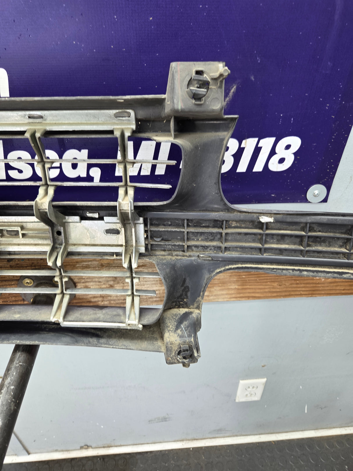1999-2002 Chevrolet Silverado 1500 2500 3500 Grill OEM