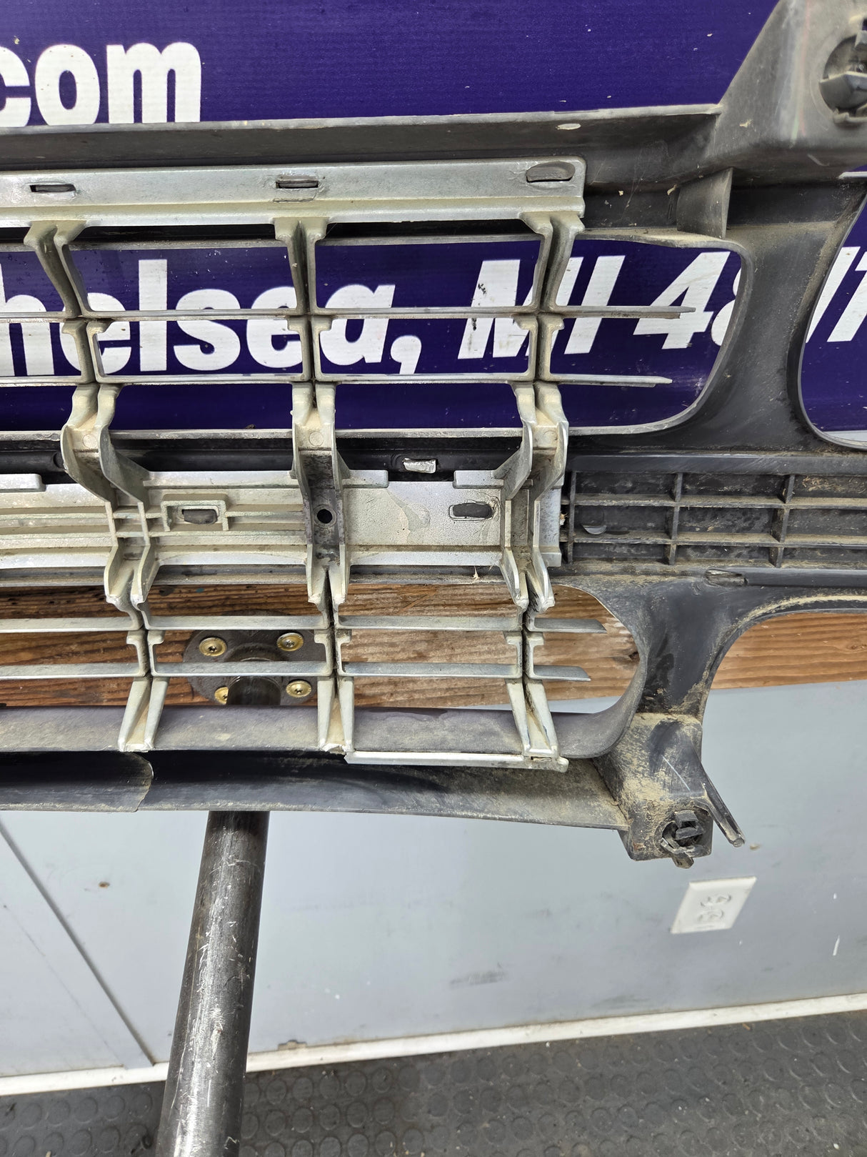 1999-2002 Chevrolet Silverado 1500 2500 3500 Grill OEM
