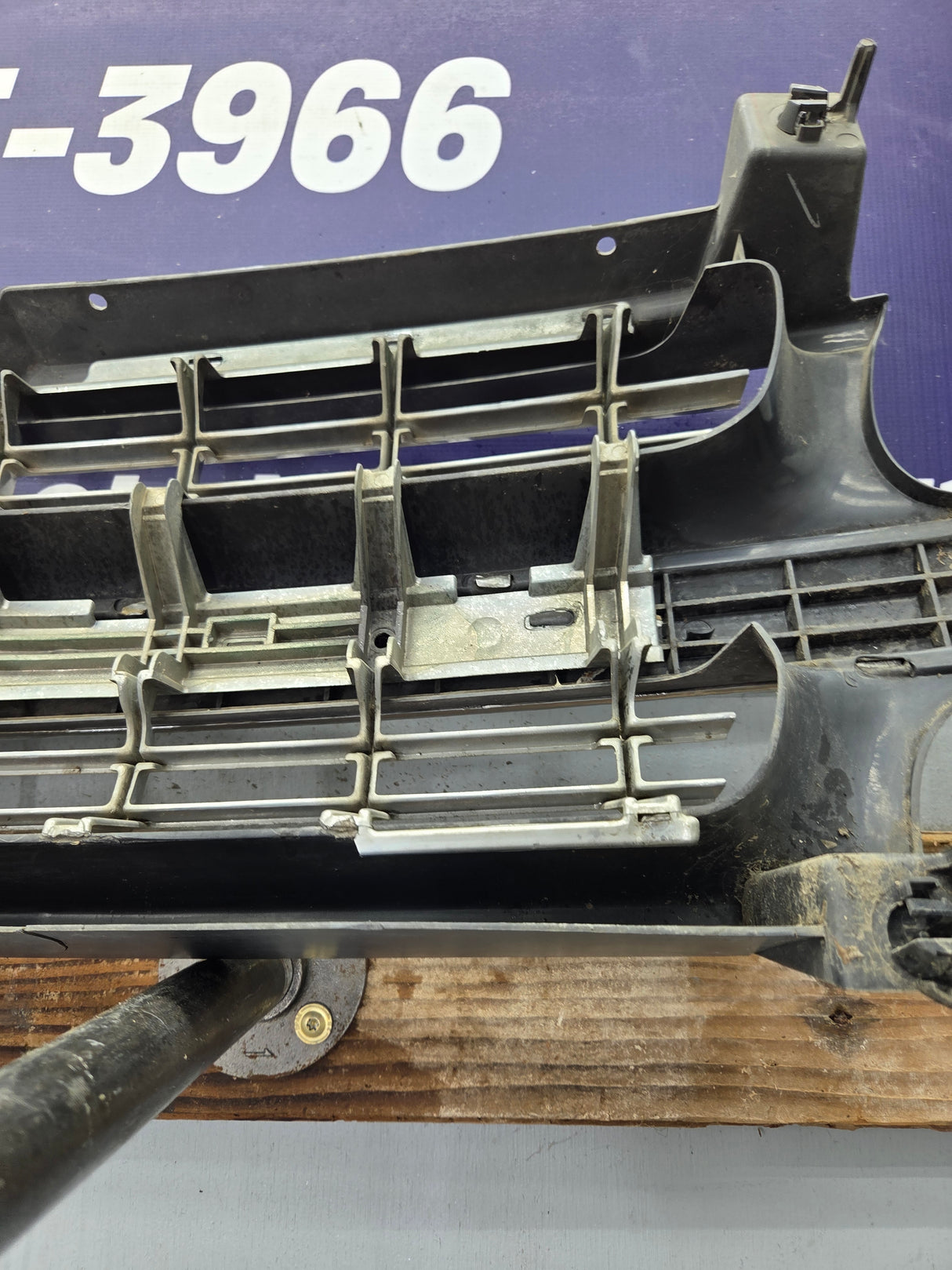 1999-2002 Chevrolet Silverado 1500 2500 3500 Grill OEM