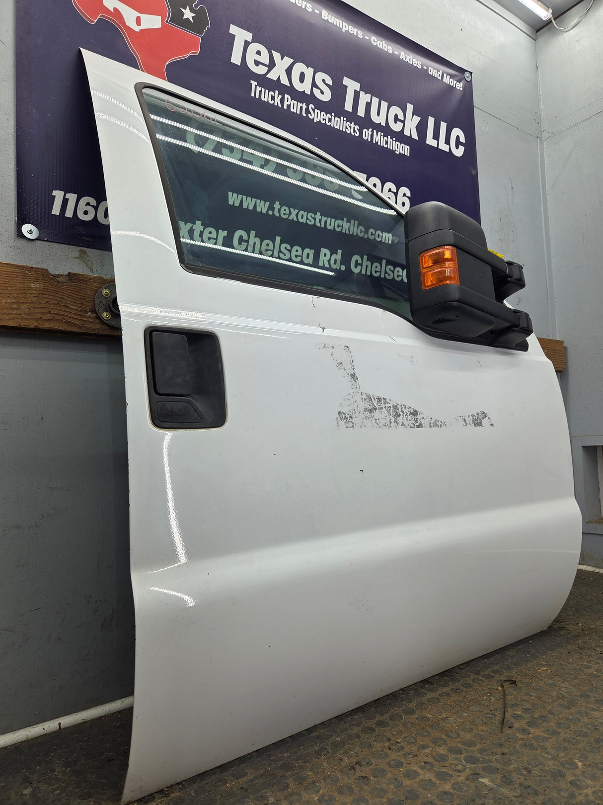 2012-2016 Ford Super Duty RH Passenger Side Front Door F250 F350 F450 F550
