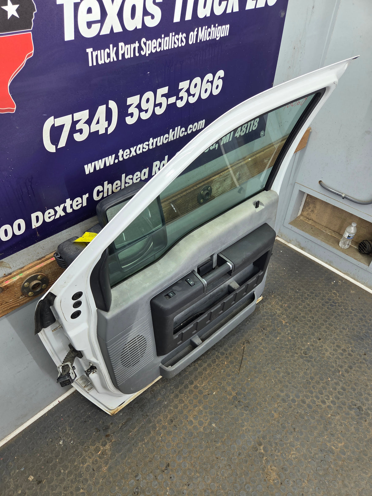 2012-2016 Ford Super Duty RH Passenger Side Front Door F250 F350 F450 F550