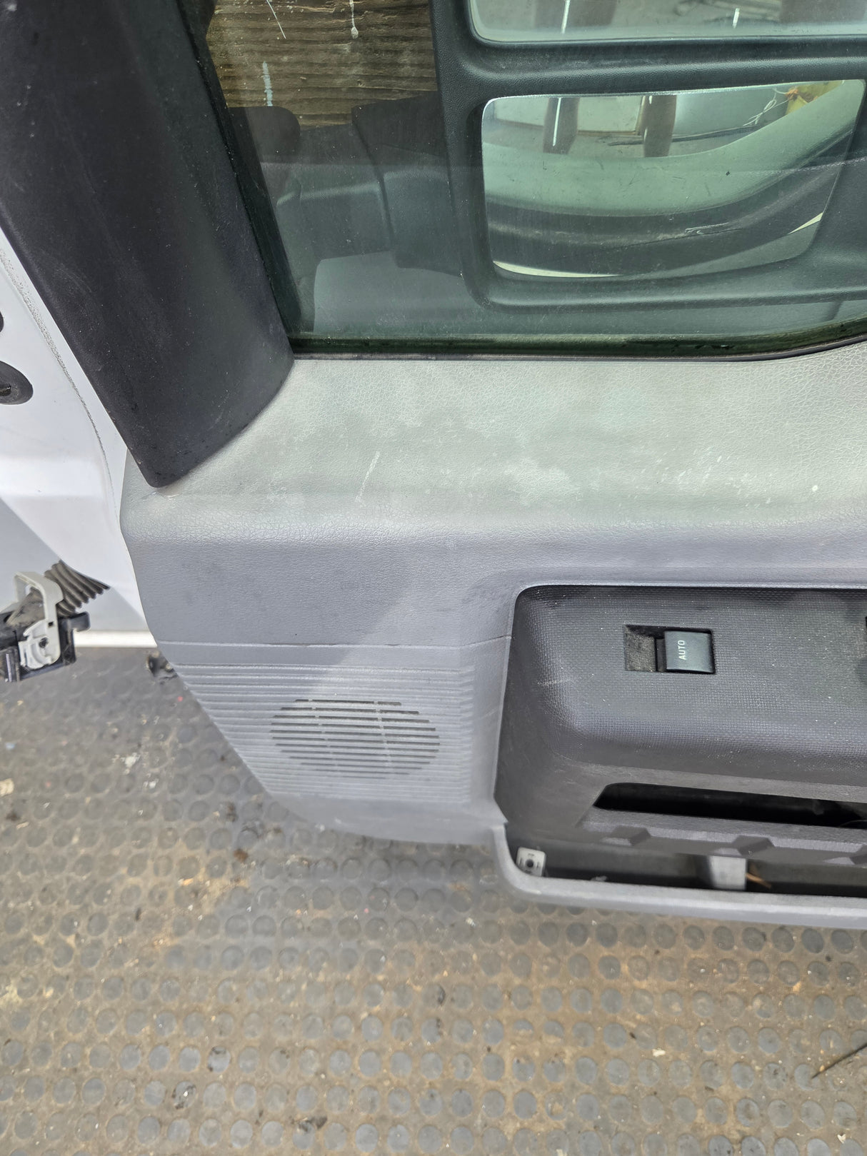 2012-2016 Ford Super Duty RH Passenger Side Front Door F250 F350 F450 F550