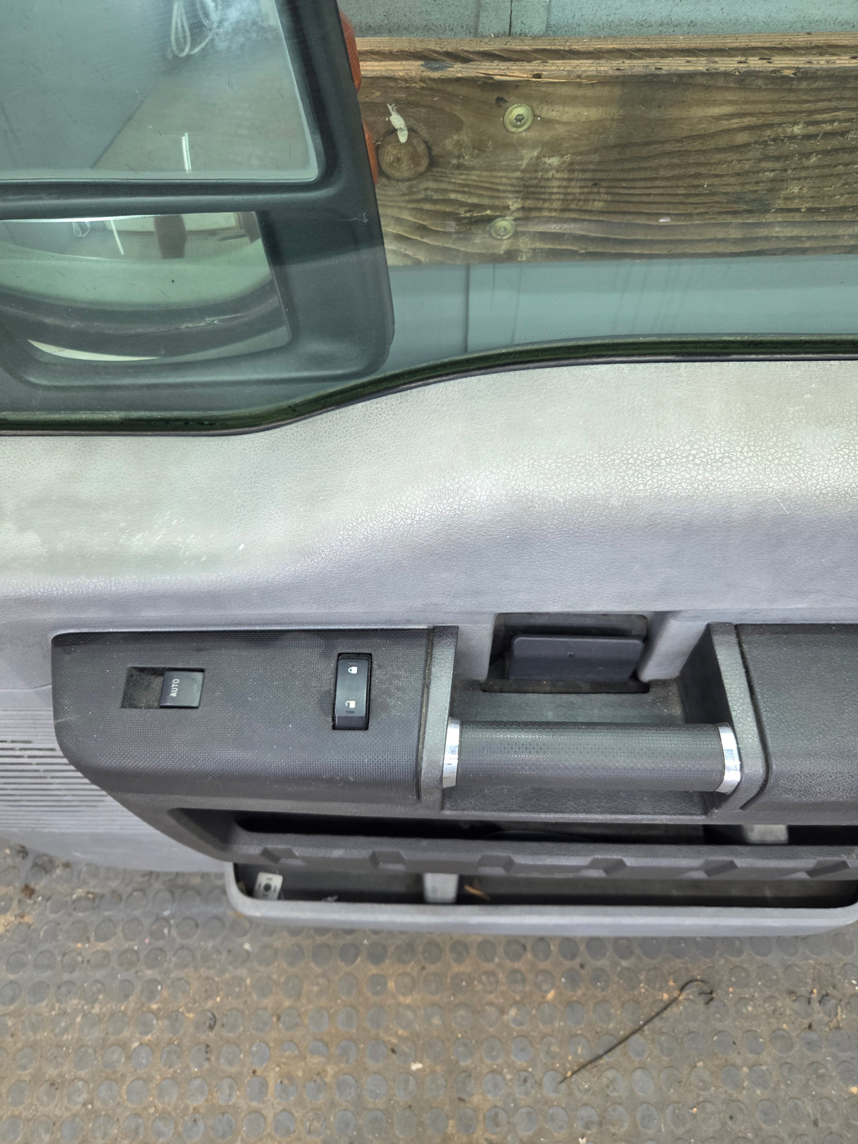 2012-2016 Ford Super Duty RH Passenger Side Front Door F250 F350 F450 F550