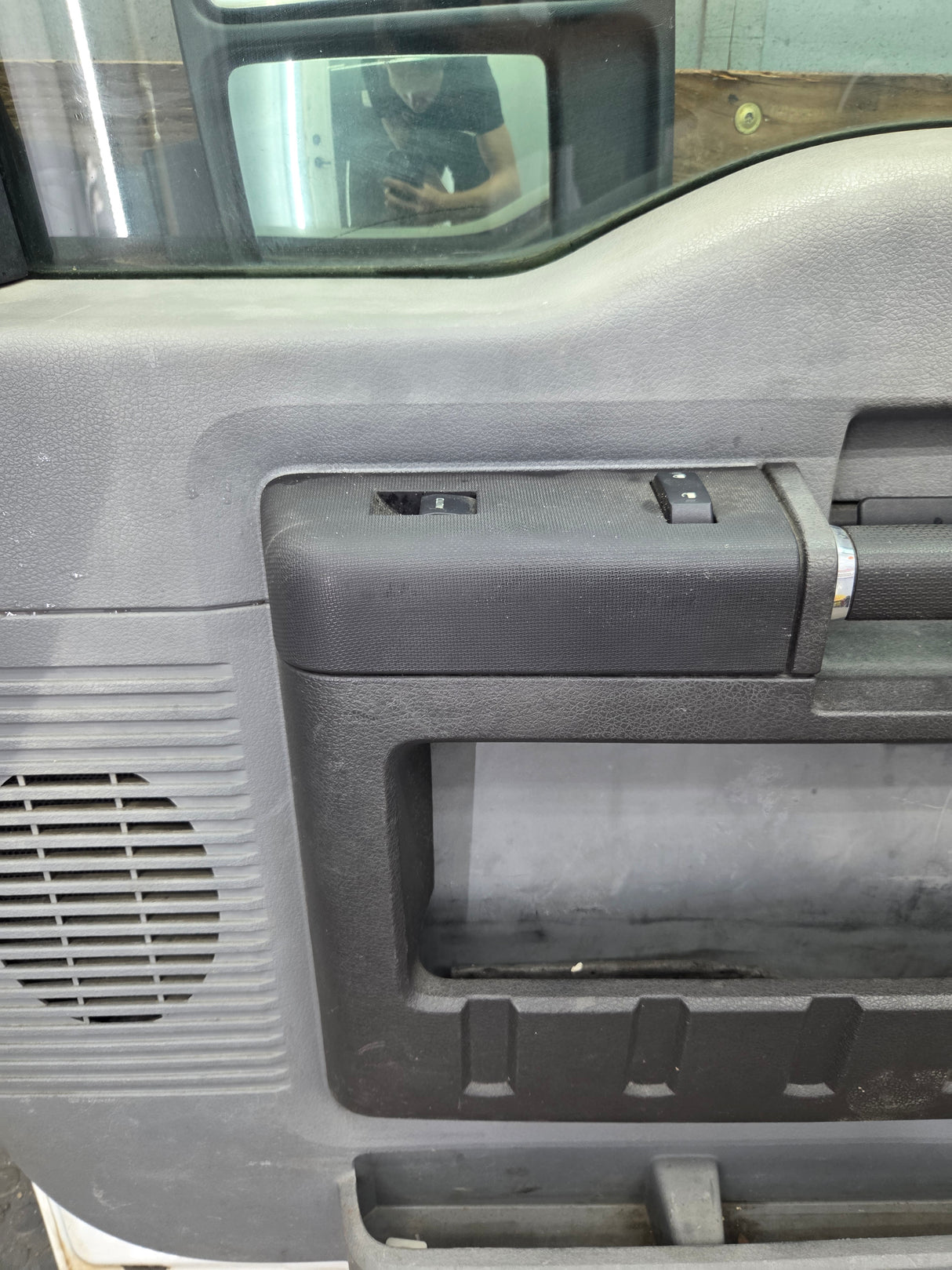 2012-2016 Ford Super Duty RH Passenger Side Front Door F250 F350 F450 F550