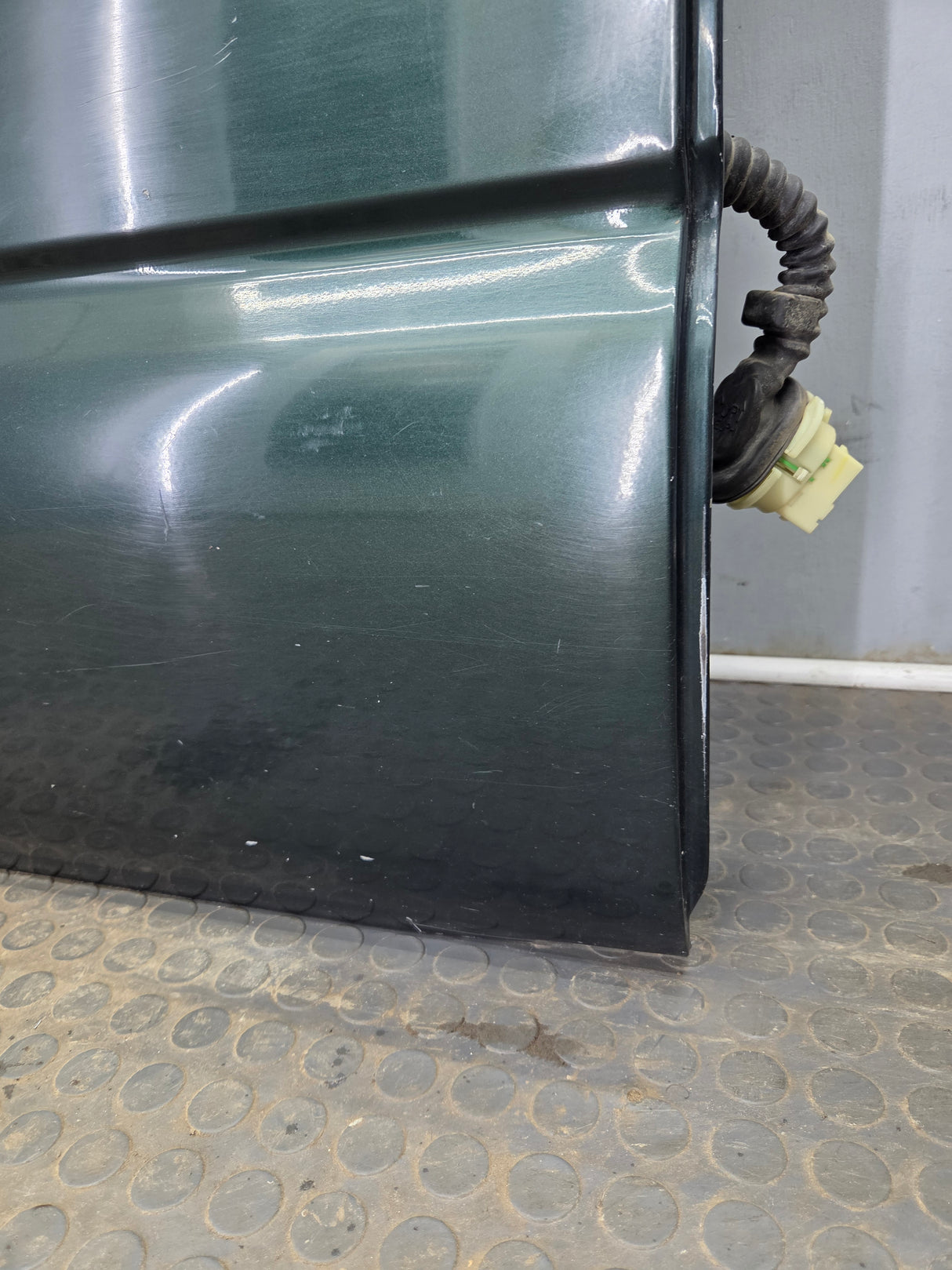 1999-2006 Chevrolet Silverado / GMC Sierra 1500 2500 3500 HD Rear Passenger side Crew Cab rear door RH