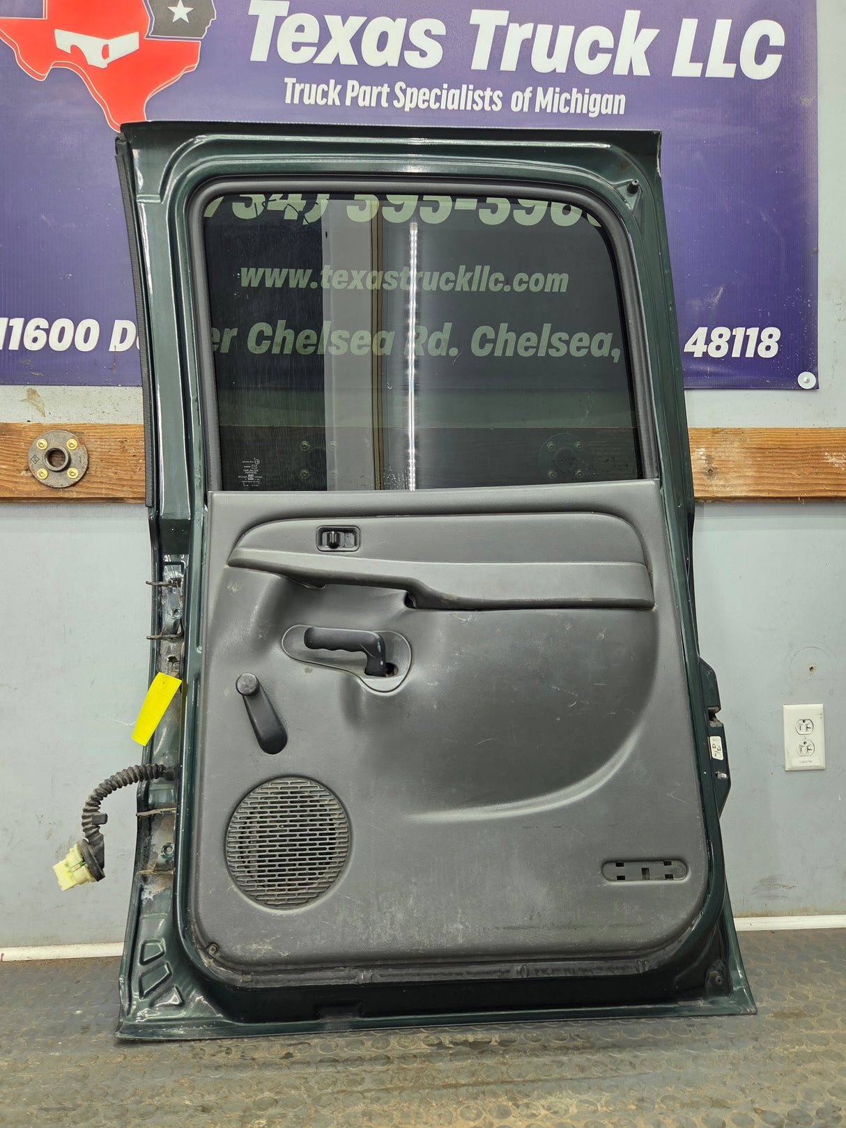 1999-2006 Chevrolet Silverado / GMC Sierra 1500 2500 3500 HD Rear Passenger side Crew Cab rear door RH