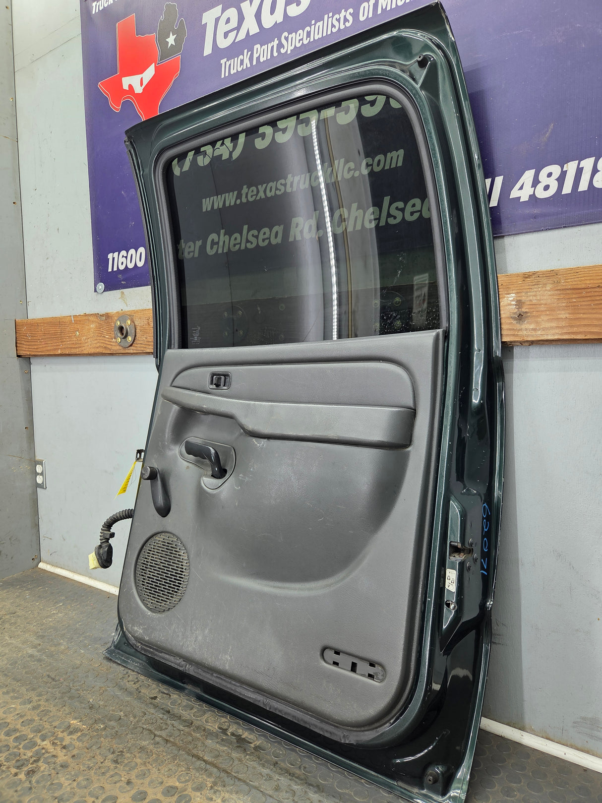 1999-2006 Chevrolet Silverado / GMC Sierra 1500 2500 3500 HD Rear Passenger side Crew Cab rear door RH