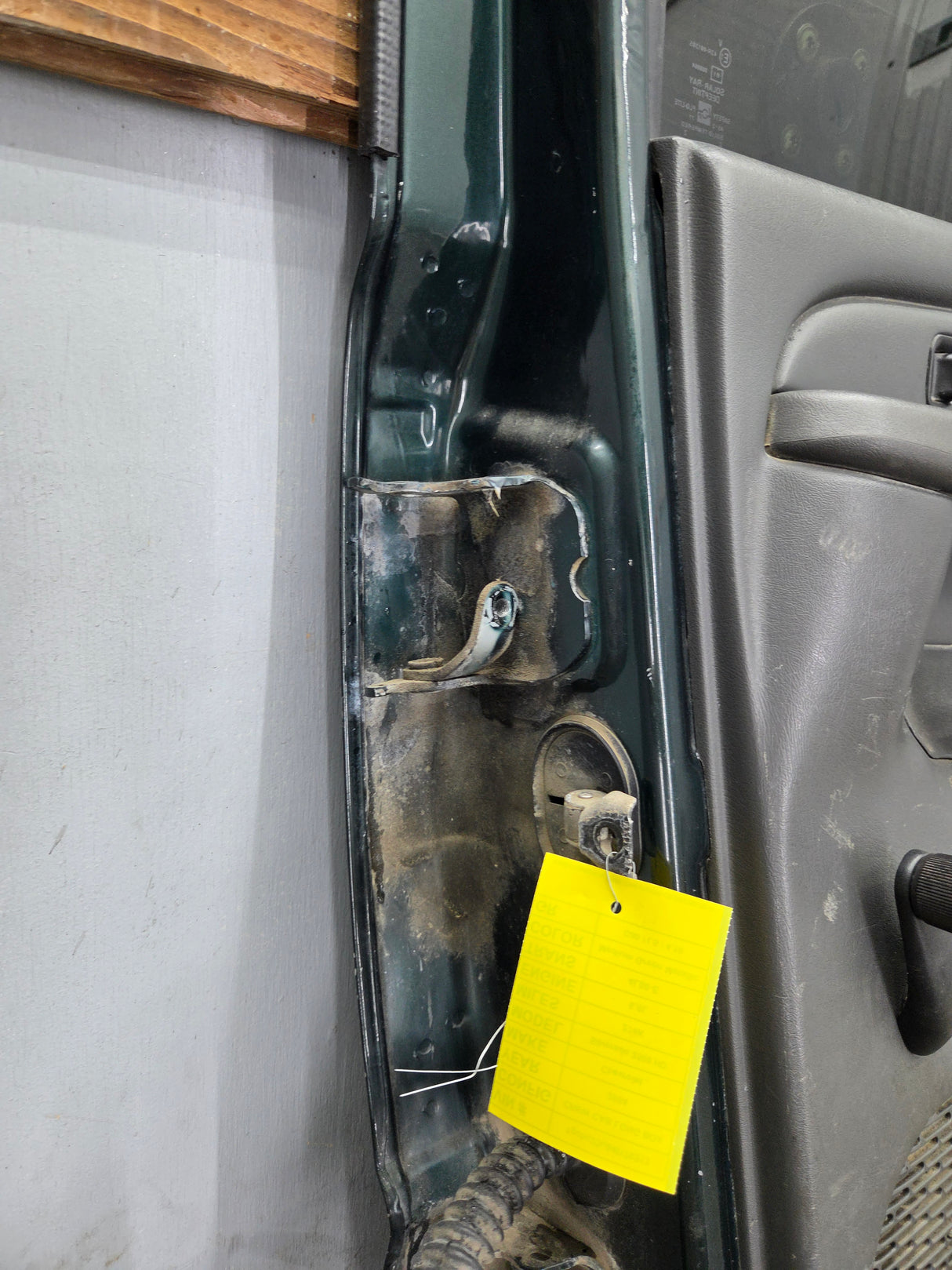 1999-2006 Chevrolet Silverado / GMC Sierra 1500 2500 3500 HD Rear Passenger side Crew Cab rear door RH