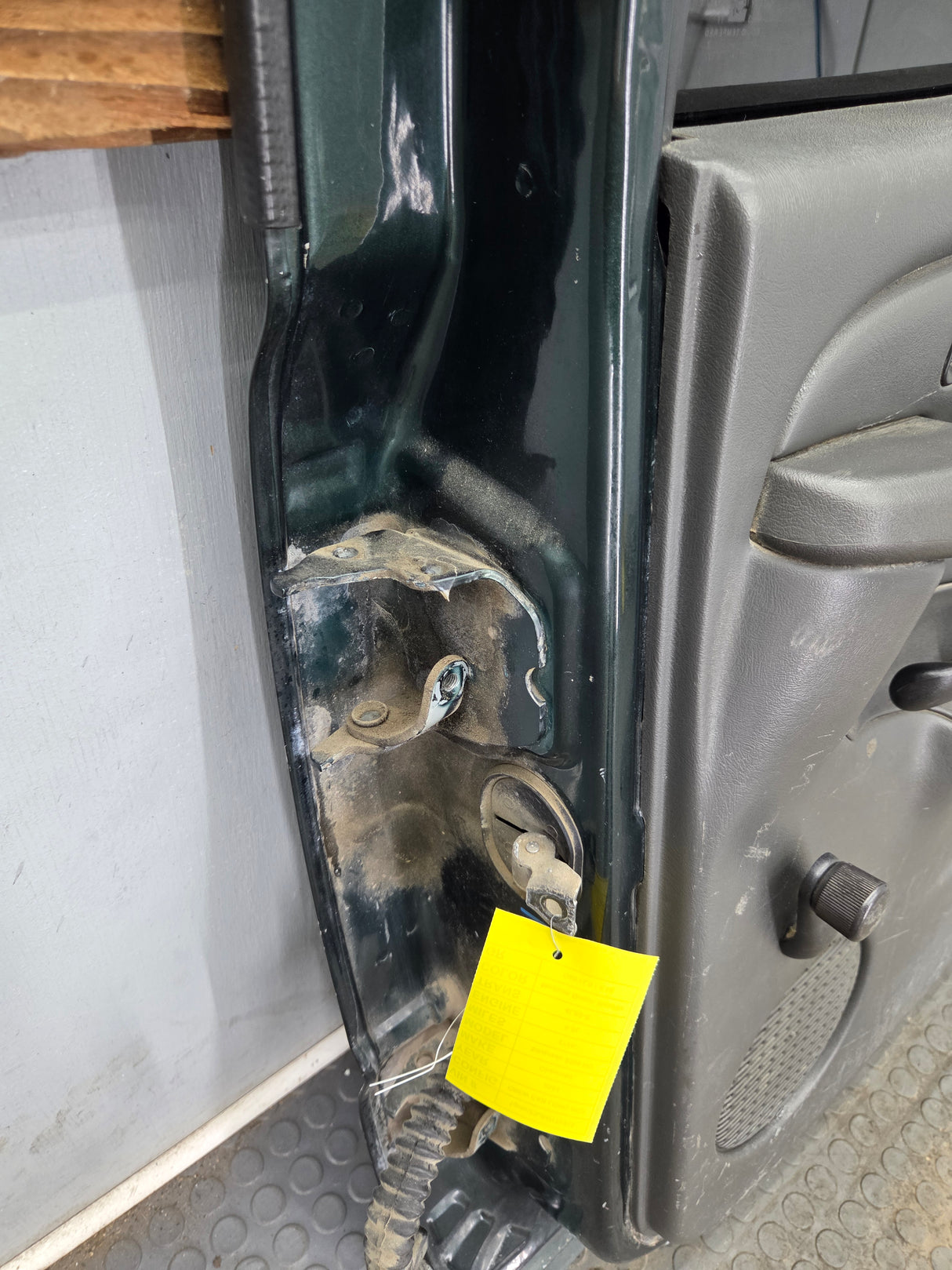 1999-2006 Chevrolet Silverado / GMC Sierra 1500 2500 3500 HD Rear Passenger side Crew Cab rear door RH
