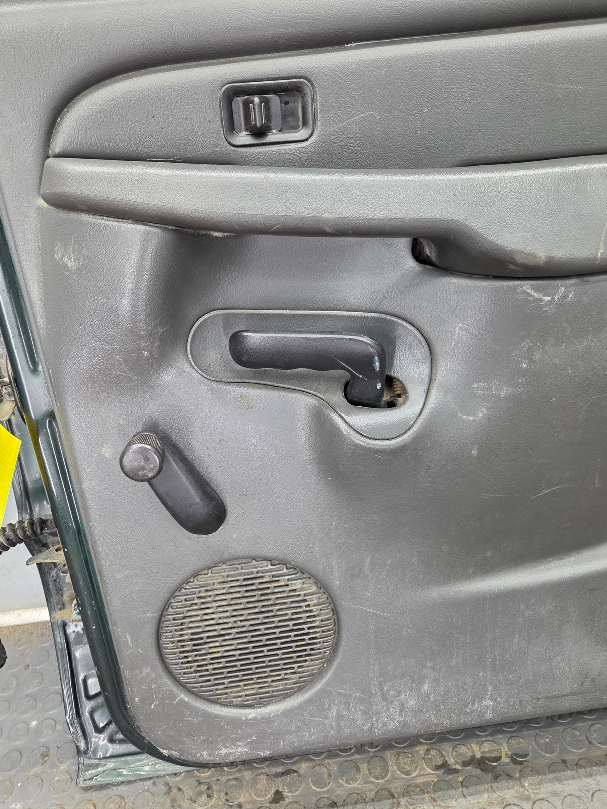 1999-2006 Chevrolet Silverado / GMC Sierra 1500 2500 3500 HD Rear Passenger side Crew Cab rear door RH