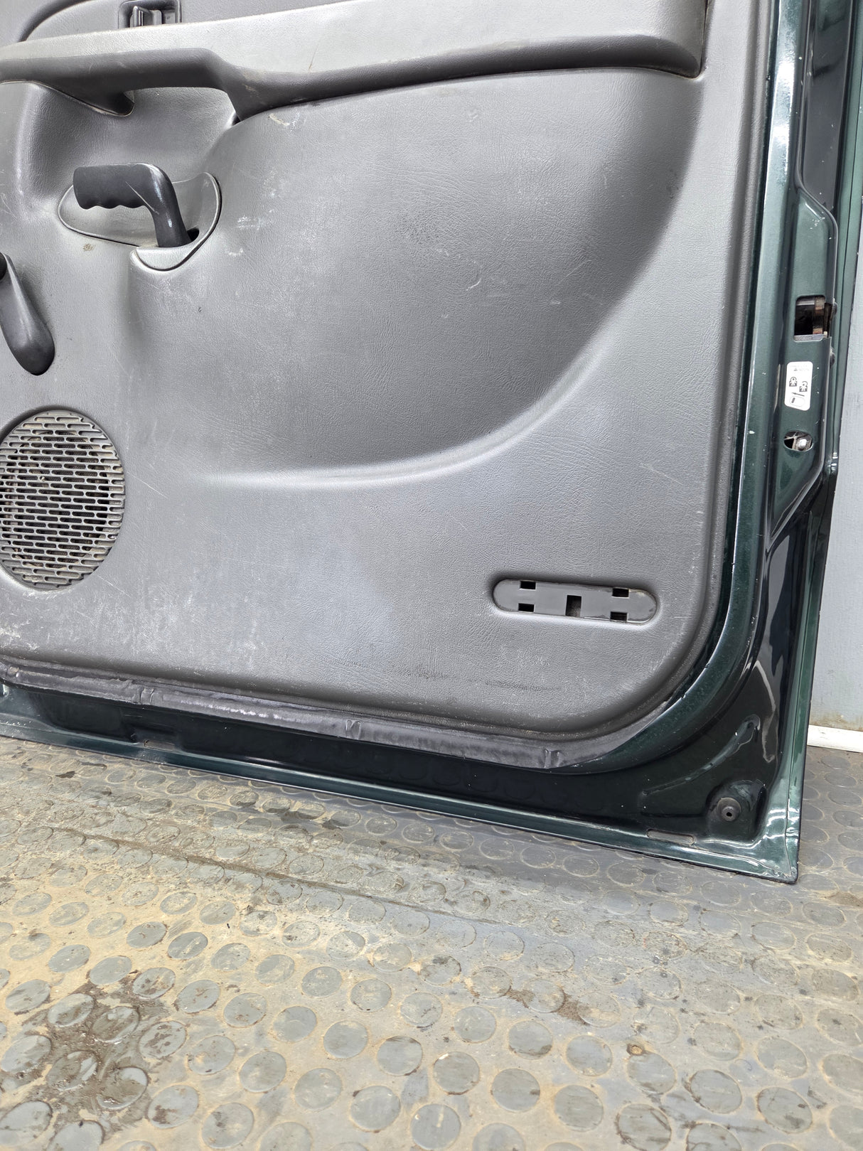 1999-2006 Chevrolet Silverado / GMC Sierra 1500 2500 3500 HD Rear Passenger side Crew Cab rear door RH