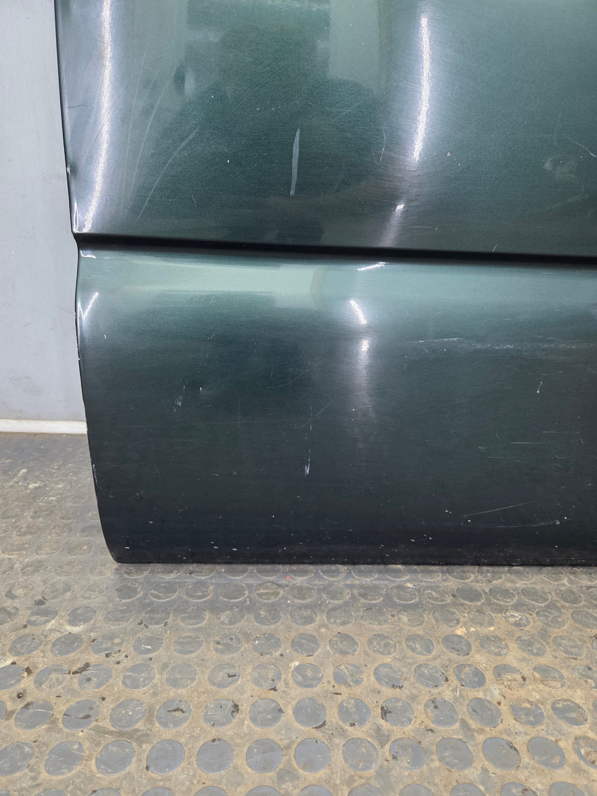 1999-2006 Chevrolet Silverado / GMC Sierra 1500 2500 3500 HD Front Passenger side Door RH