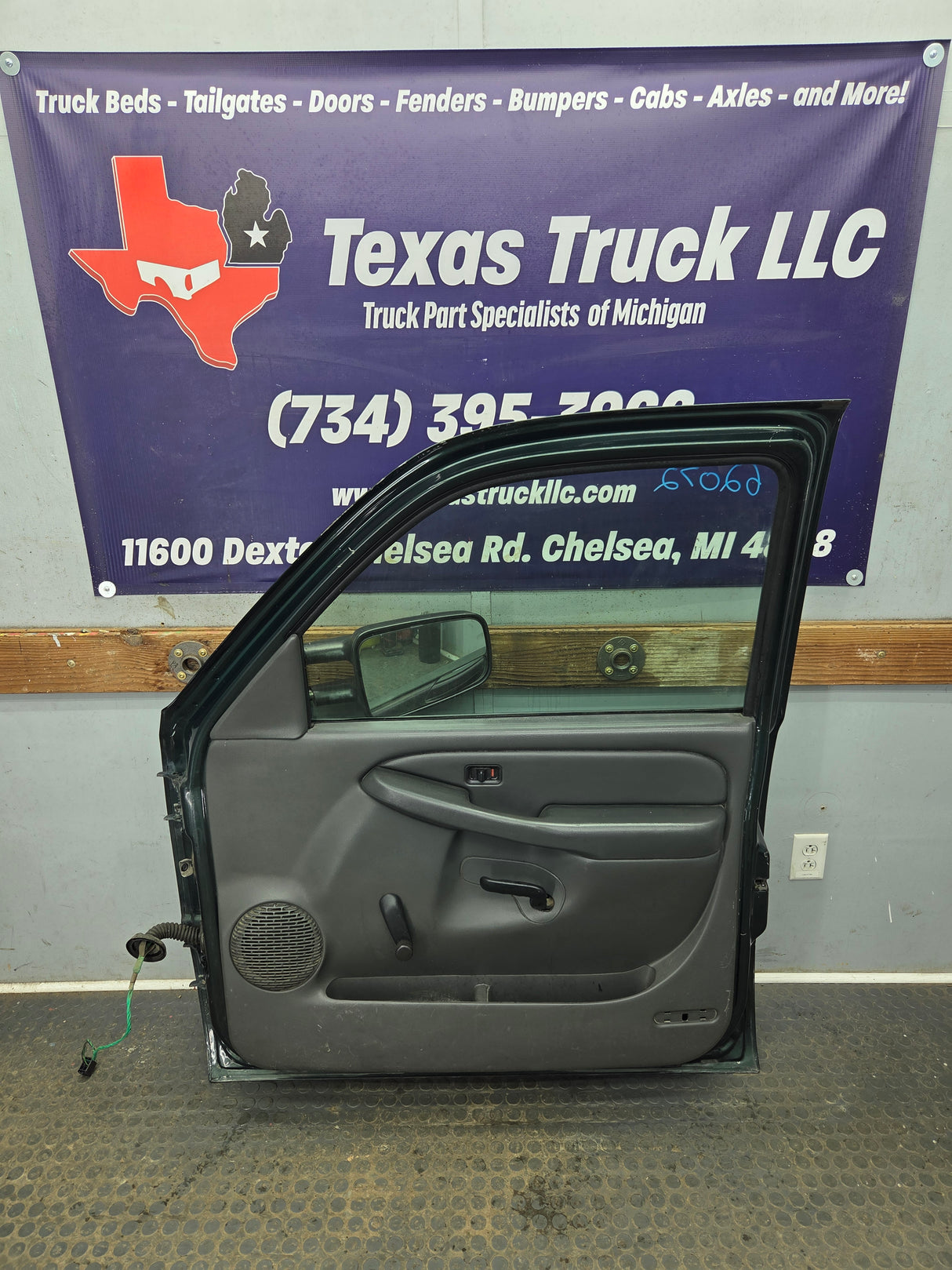 1999-2006 Chevrolet Silverado / GMC Sierra 1500 2500 3500 HD Front Passenger side Door RH