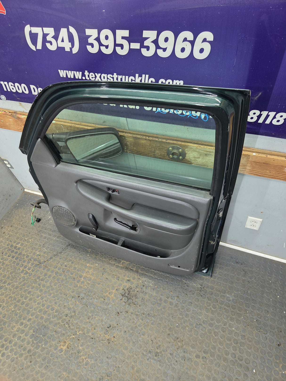 1999-2006 Chevrolet Silverado / GMC Sierra 1500 2500 3500 HD Front Passenger side Door RH