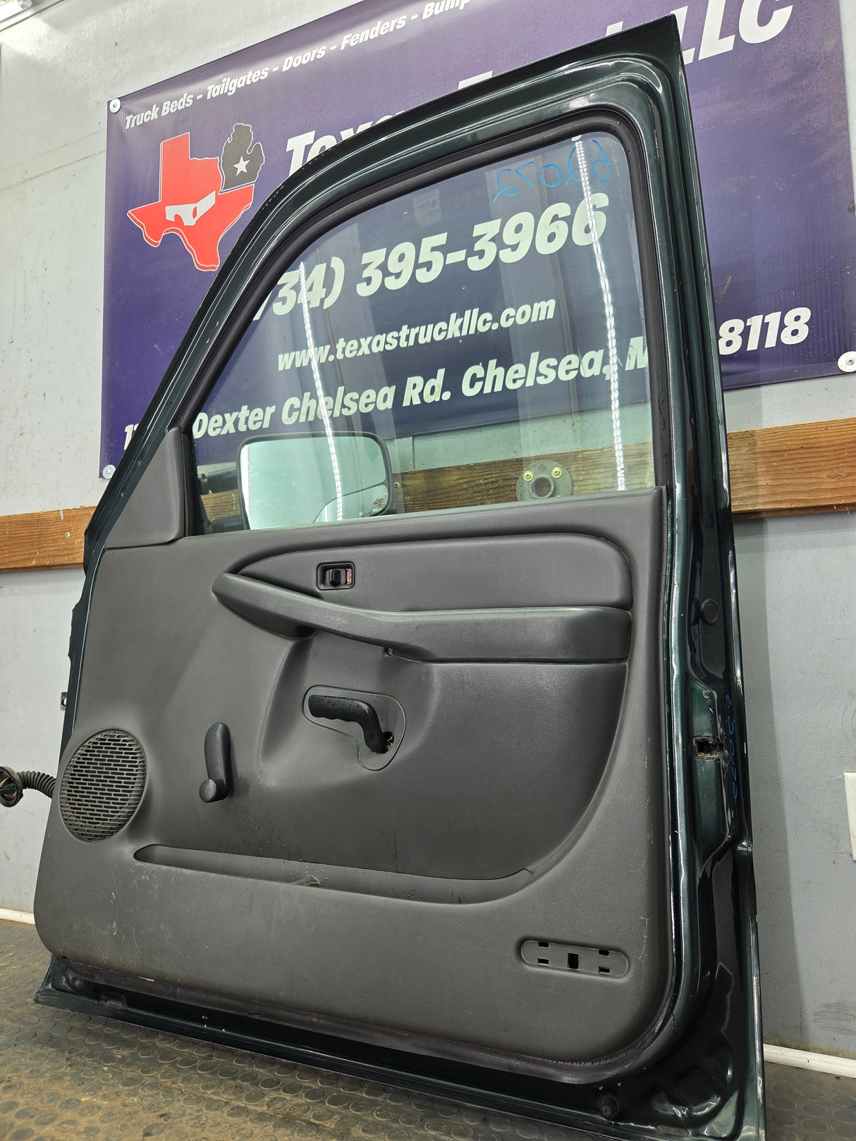 1999-2006 Chevrolet Silverado / GMC Sierra 1500 2500 3500 HD Front Passenger side Door RH