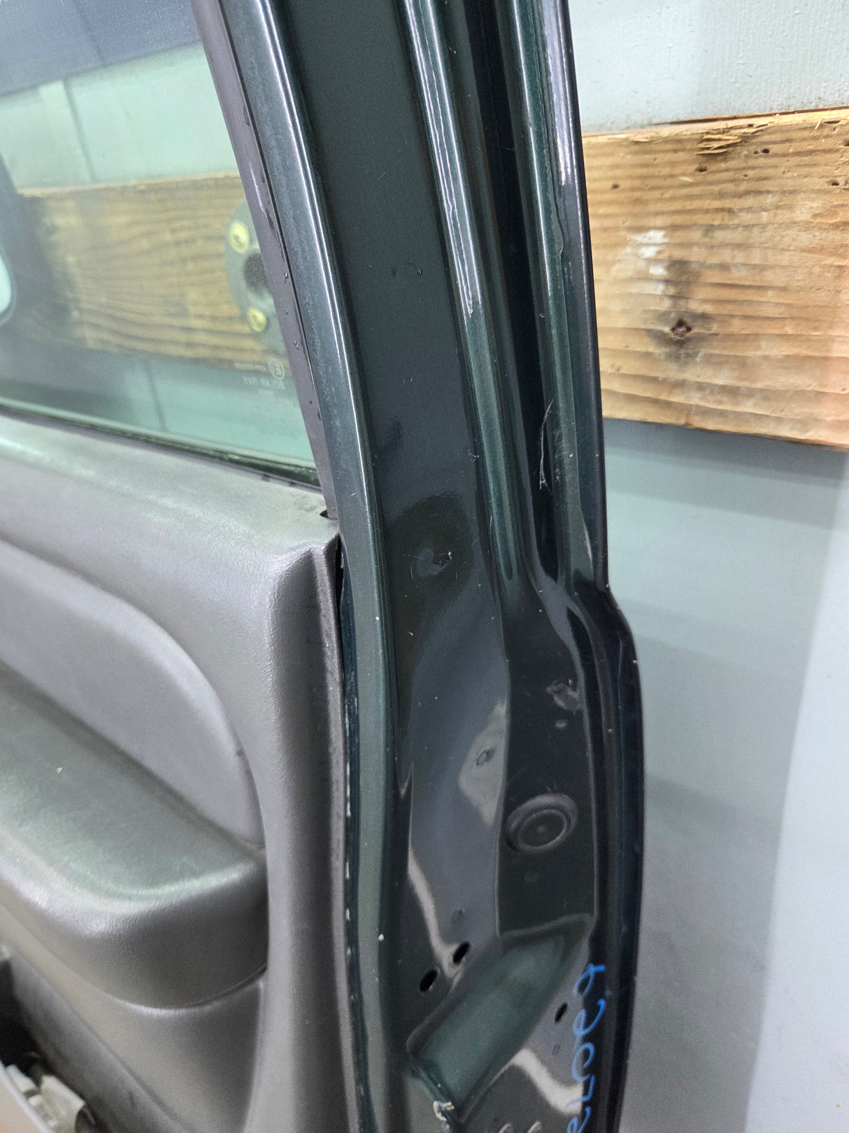 1999-2006 Chevrolet Silverado / GMC Sierra 1500 2500 3500 HD Front Passenger side Door RH