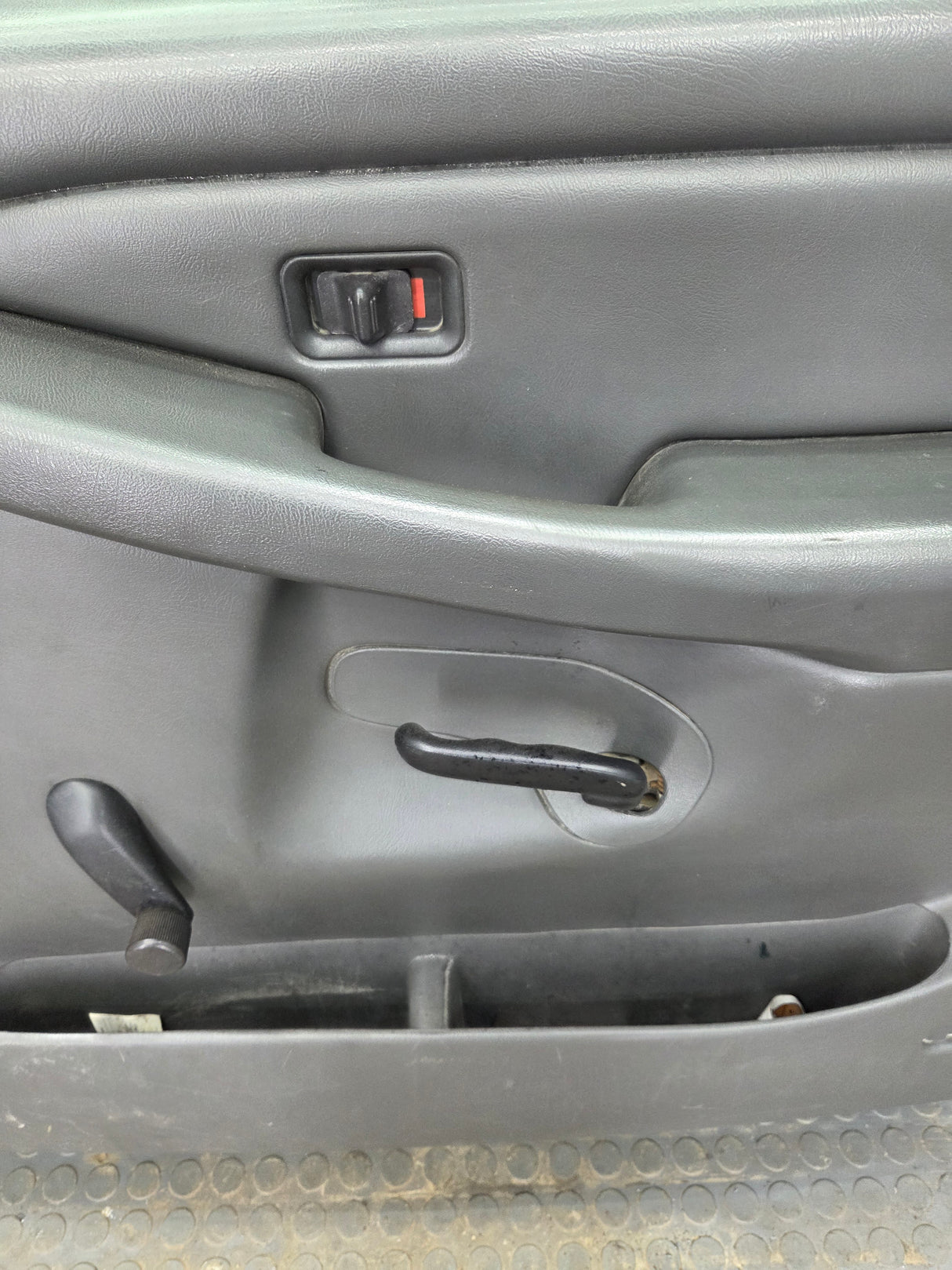 1999-2006 Chevrolet Silverado / GMC Sierra 1500 2500 3500 HD Front Passenger side Door RH