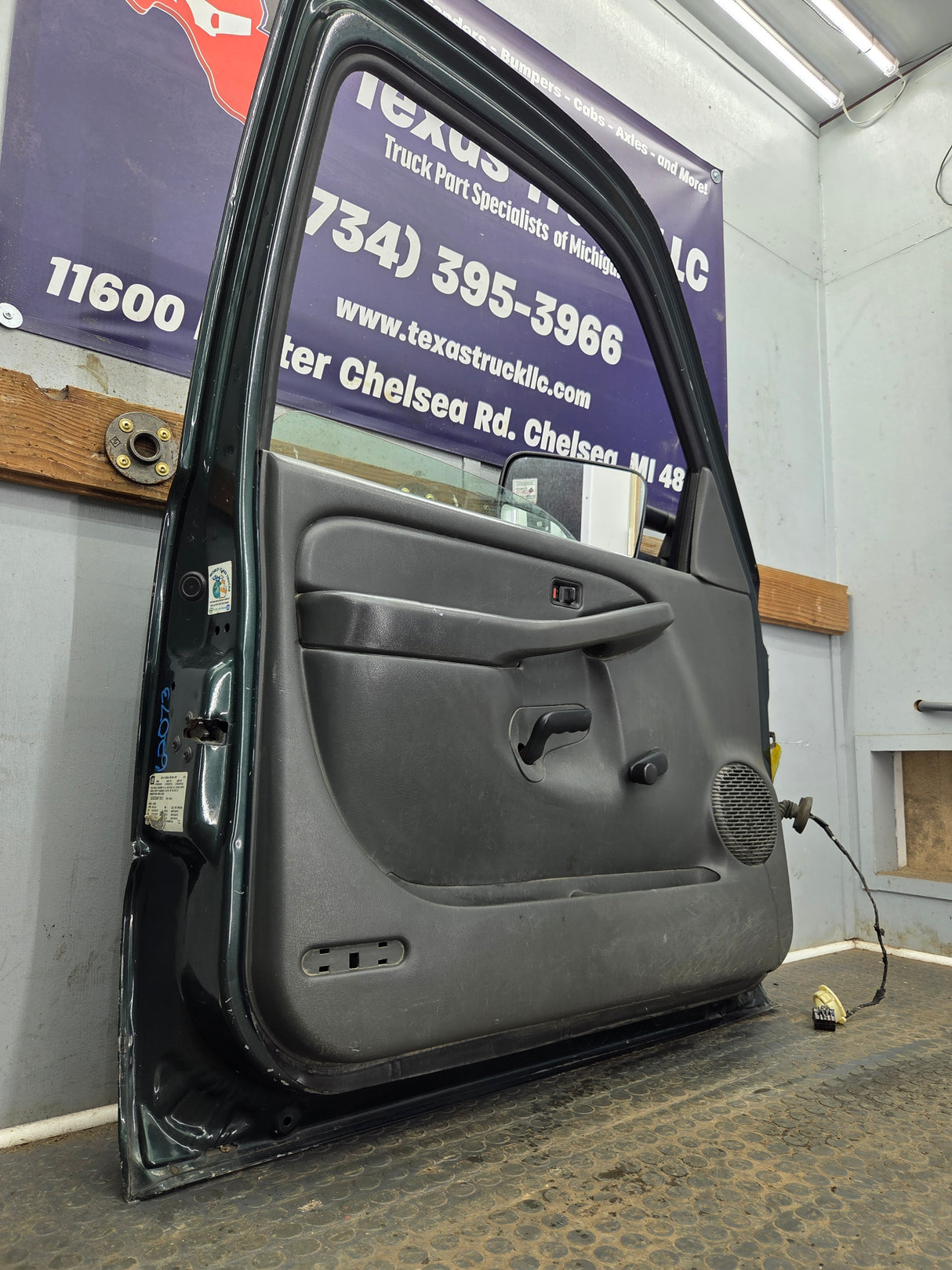 1999-2006 Chevrolet Silverado / GMC Sierra 1500 2500 3500 HD Front Driver Side Door LH