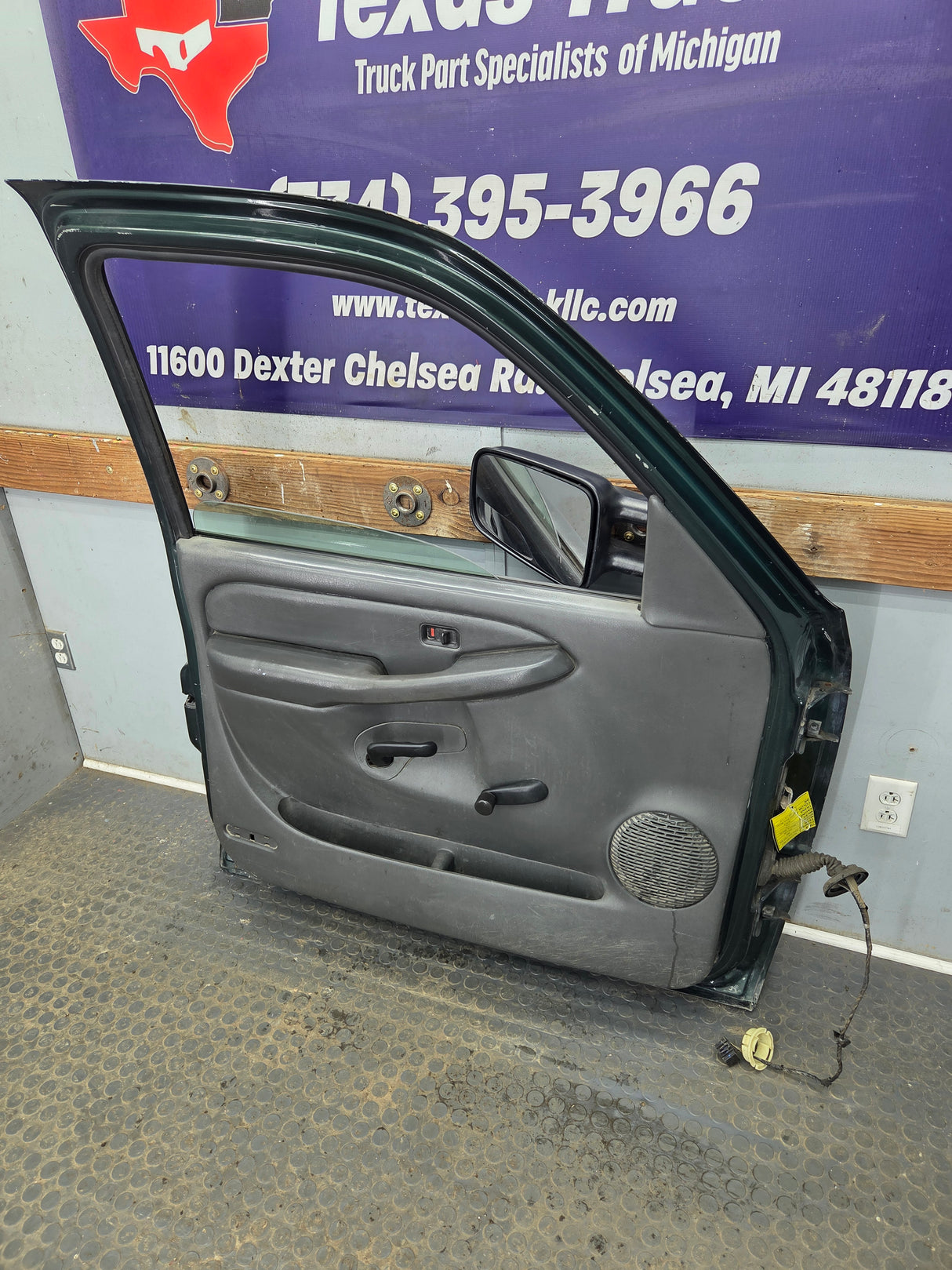1999-2006 Chevrolet Silverado / GMC Sierra 1500 2500 3500 HD Front Driver Side Door LH