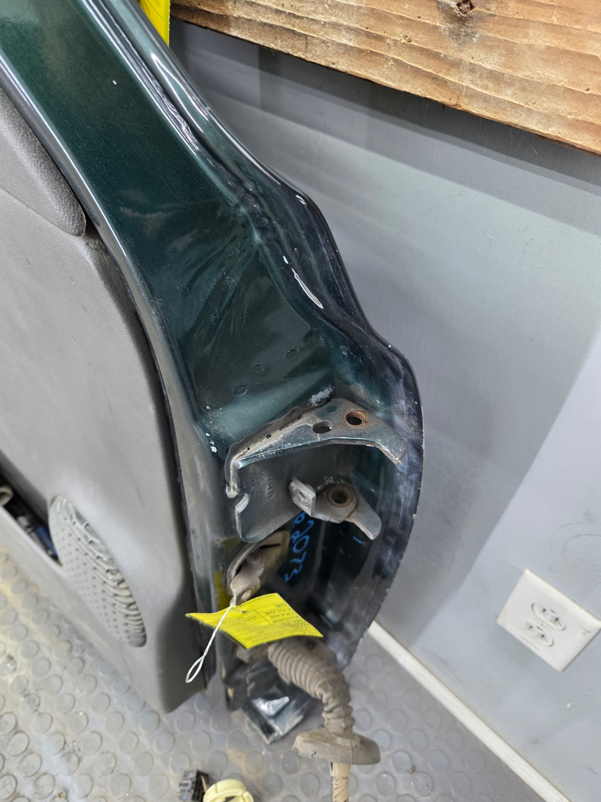 1999-2006 Chevrolet Silverado / GMC Sierra 1500 2500 3500 HD Front Driver Side Door LH