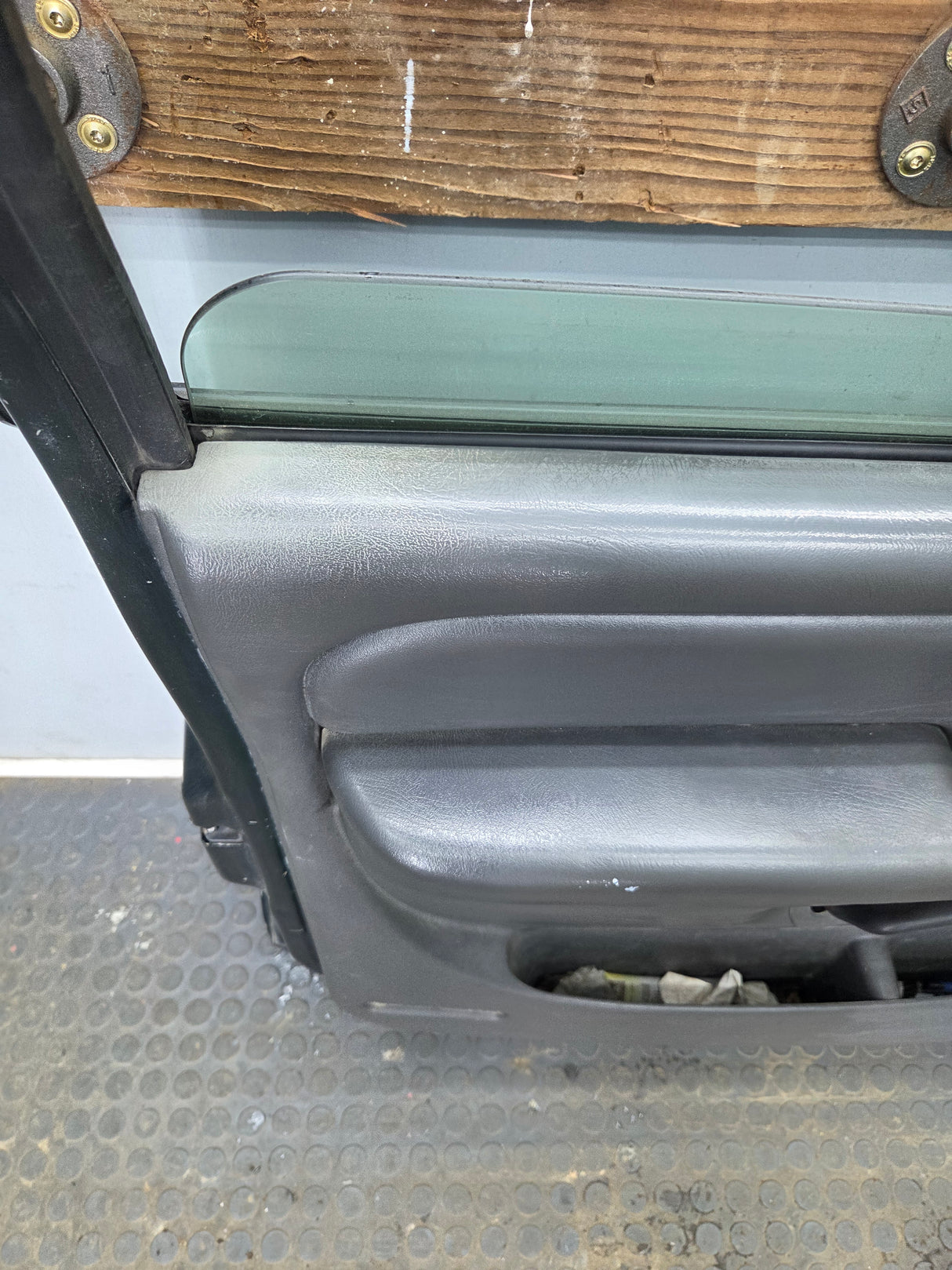 1999-2006 Chevrolet Silverado / GMC Sierra 1500 2500 3500 HD Front Driver Side Door LH