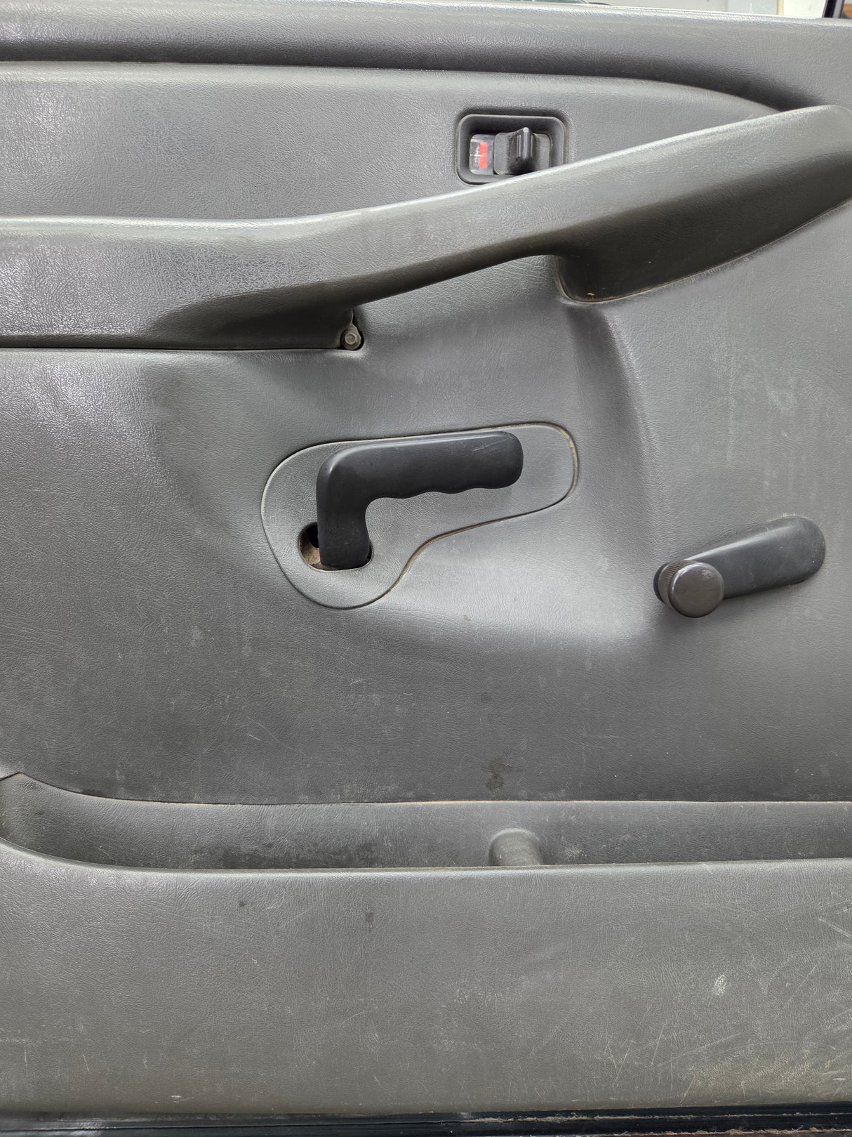 1999-2006 Chevrolet Silverado / GMC Sierra 1500 2500 3500 HD Front Driver Side Door LH