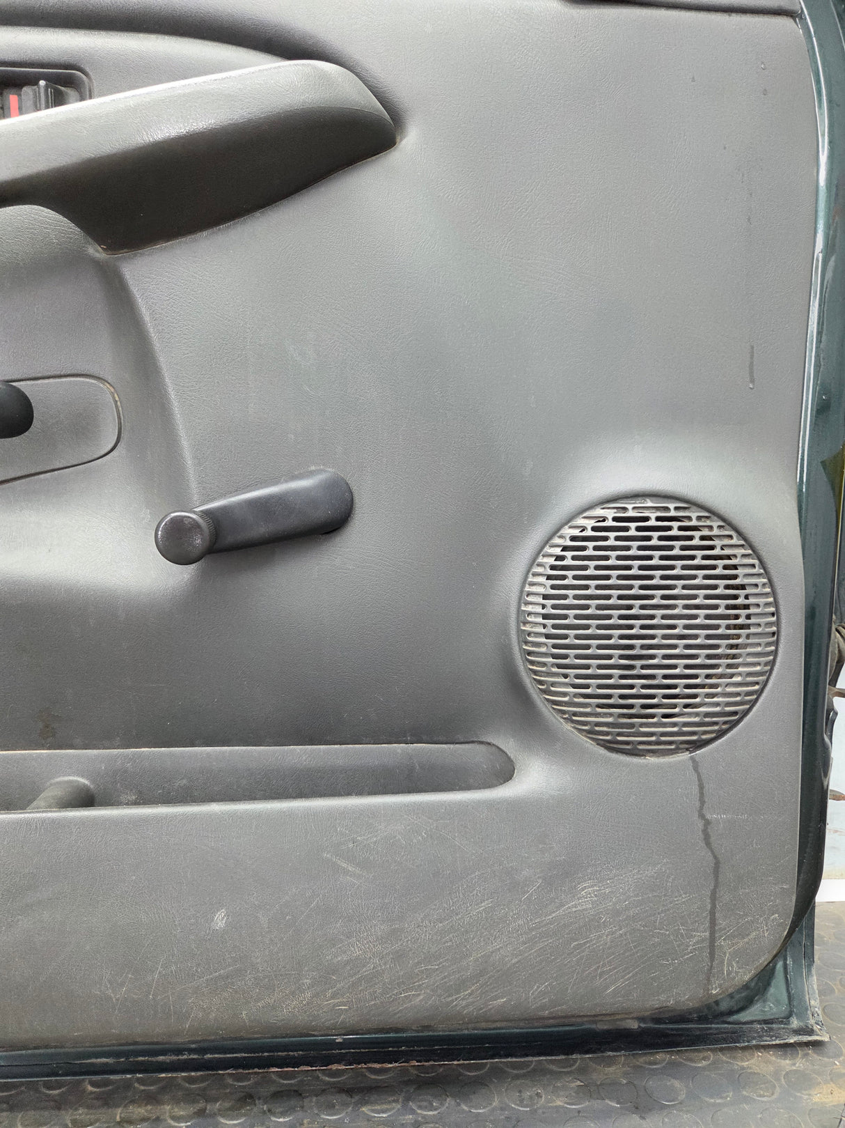 1999-2006 Chevrolet Silverado / GMC Sierra 1500 2500 3500 HD Front Driver Side Door LH