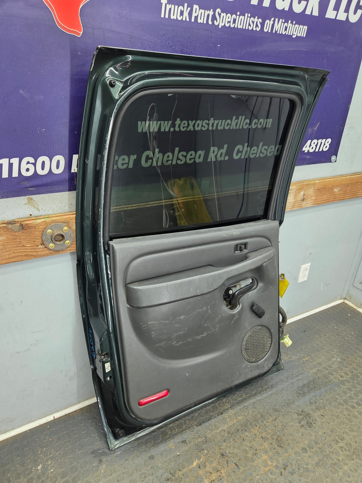 1999-2007 Chevrolet Silverado / GMC Sierra 1500 2500 3500 HD Rear Driver side LH Crew Cab rear door